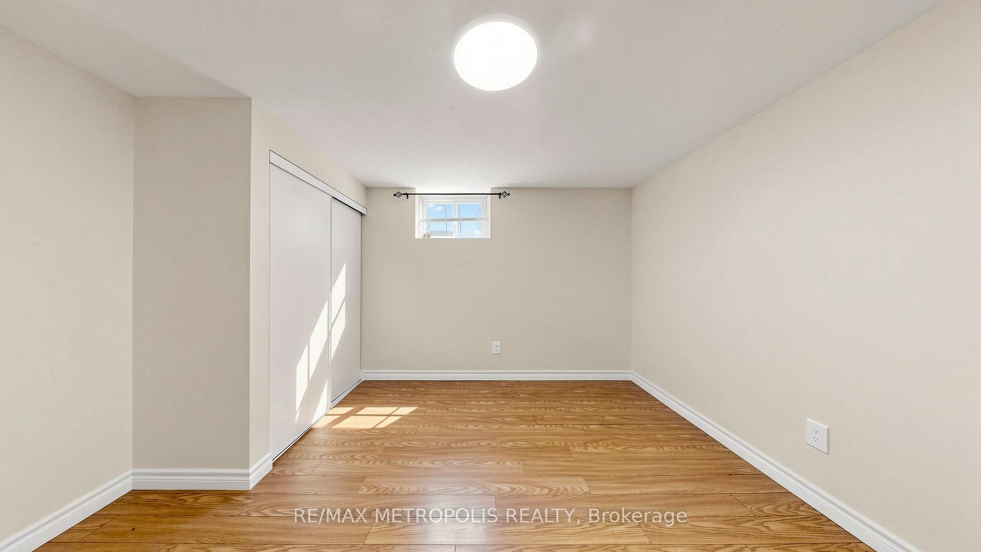Photo 28 of 10 Davidson Avenue, Scarborough, Clairlea-Birchmount — HOMEH