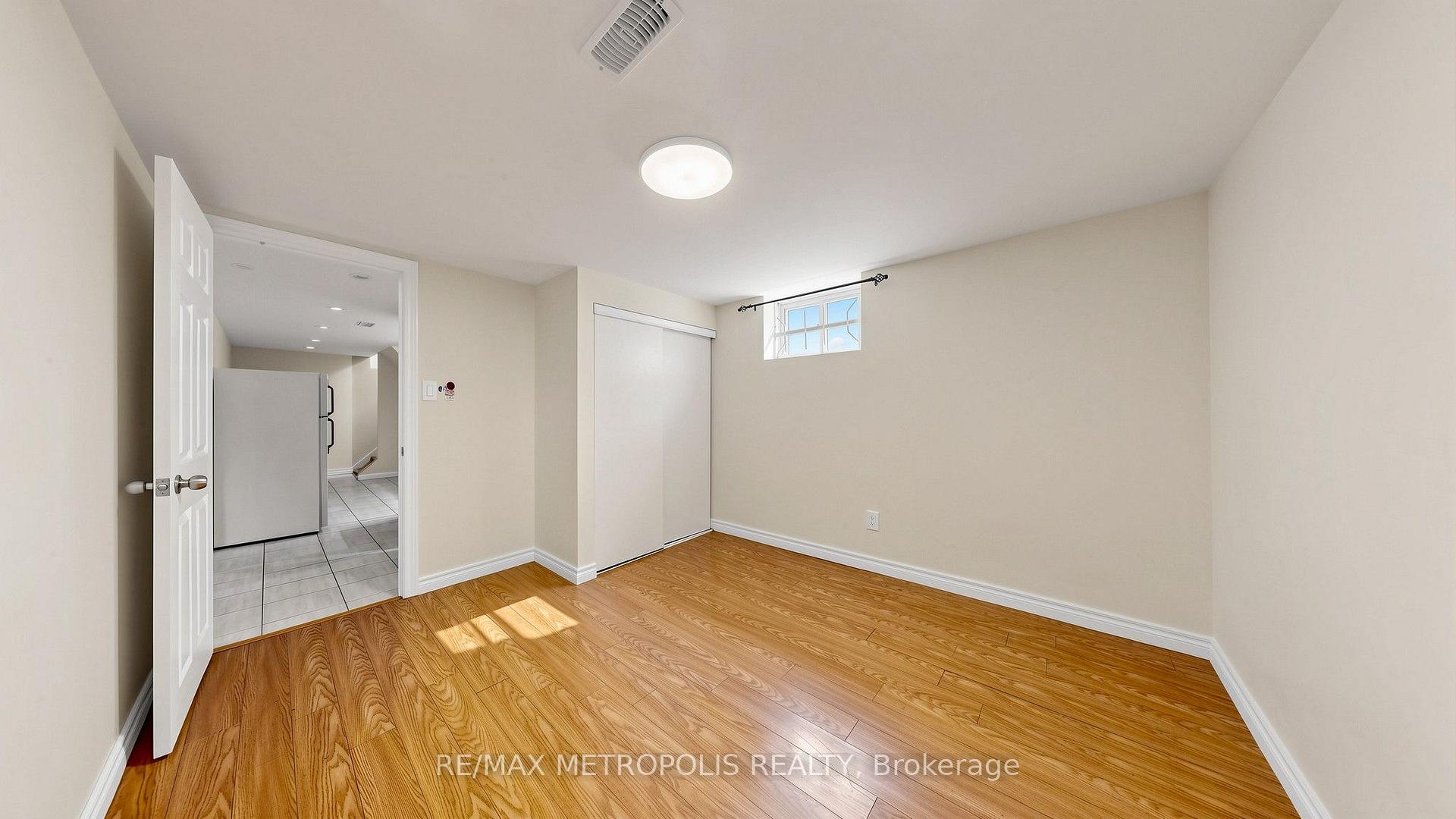 Photo 29 of 10 Davidson Avenue, Scarborough, Clairlea-Birchmount — HOMEH