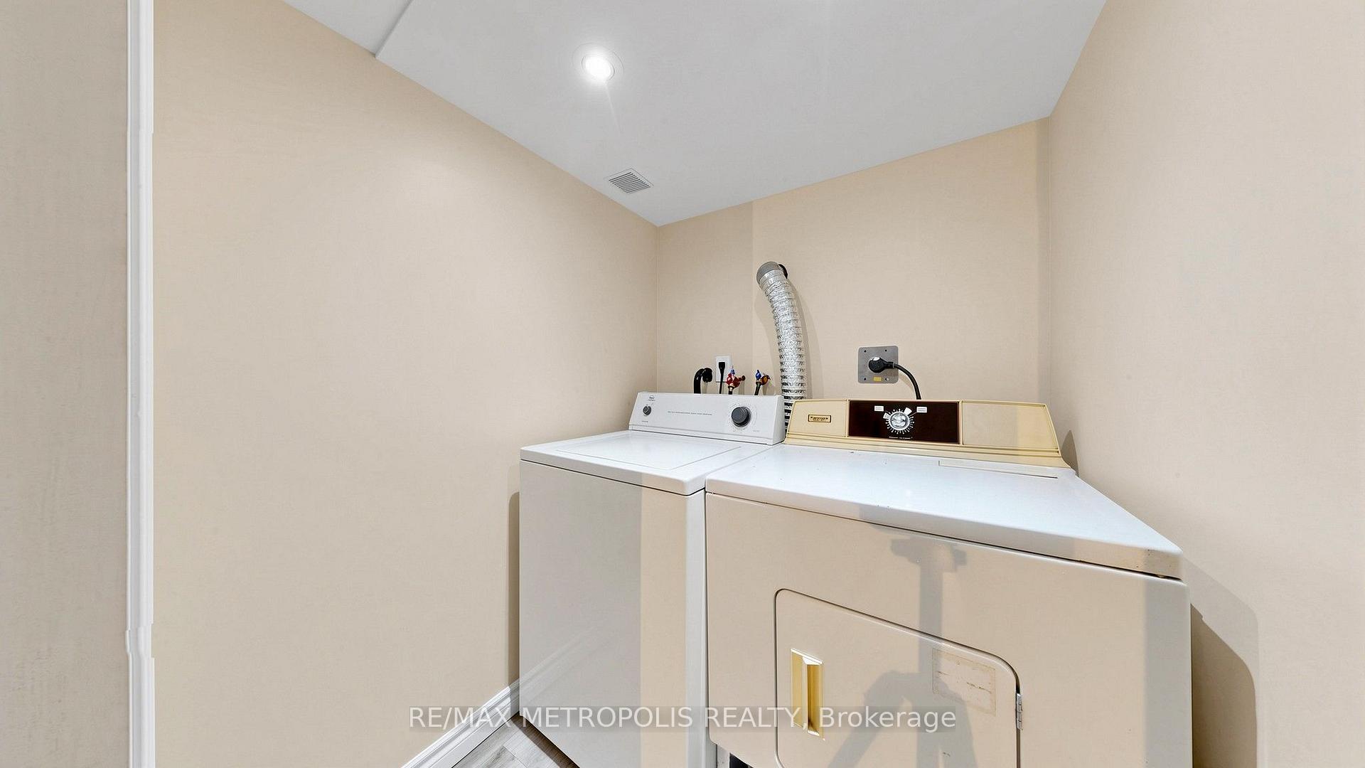 Photo 37 of 10 Davidson Avenue, Scarborough, Clairlea-Birchmount — HOMEH