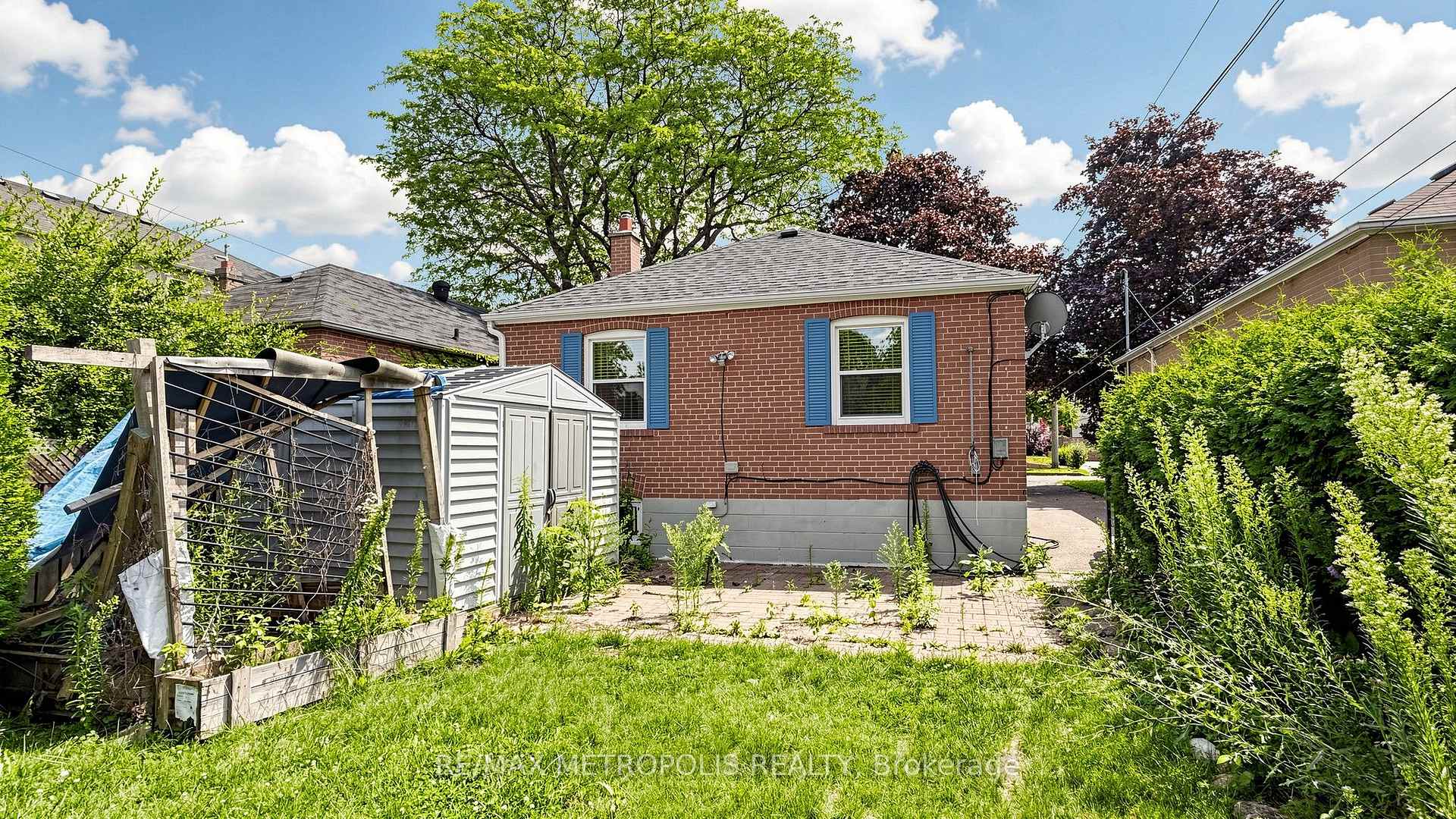 Photo 38 of 10 Davidson Avenue, Scarborough, Clairlea-Birchmount — HOMEH