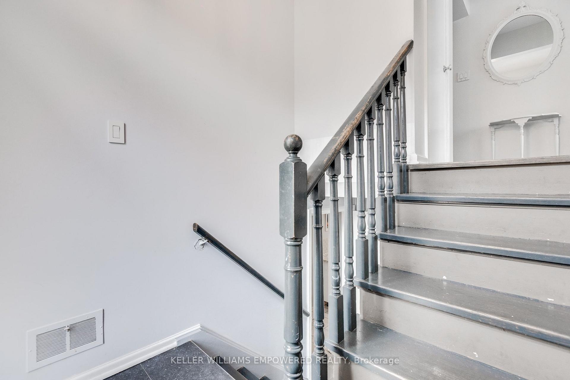 Photo 3 of 39 Checkendon Drive, Etobicoke, Rexdale-Kipling — HOMEH