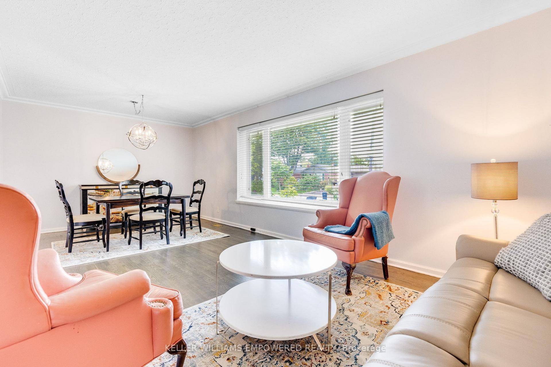 Photo 5 of 39 Checkendon Drive, Etobicoke, Rexdale-Kipling — HOMEH