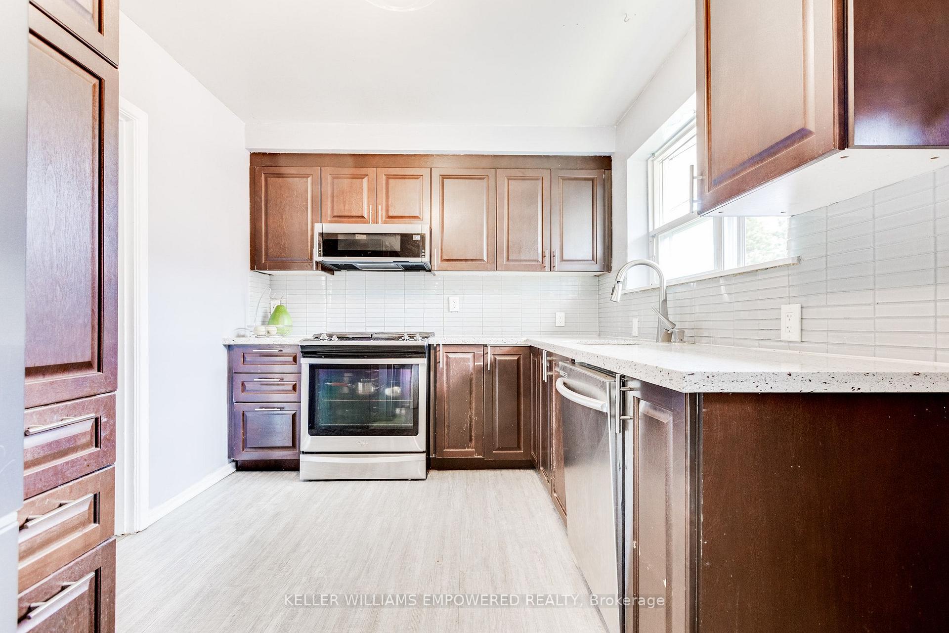 Photo 10 of 39 Checkendon Drive, Etobicoke, Rexdale-Kipling — HOMEH