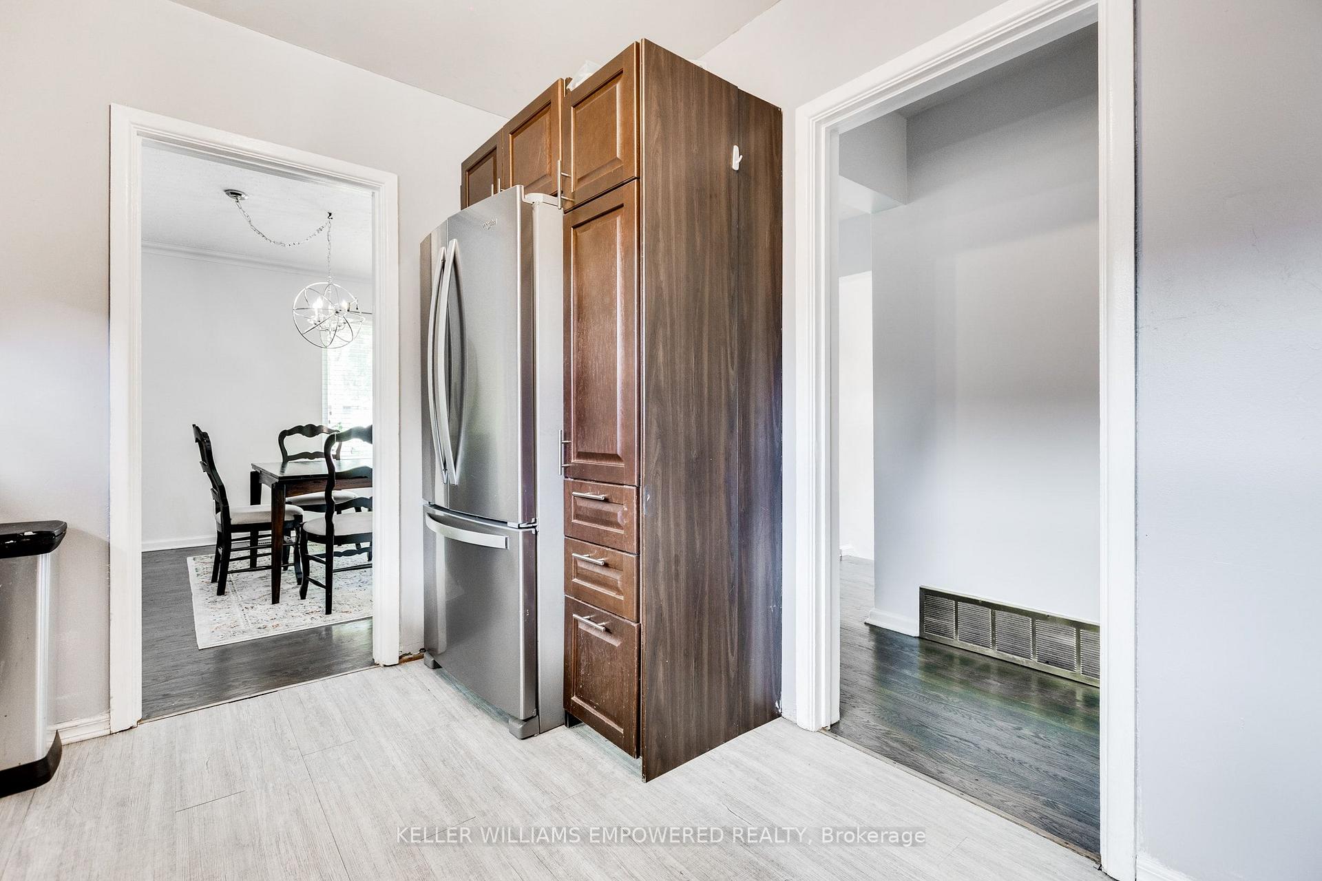 Photo 11 of 39 Checkendon Drive, Etobicoke, Rexdale-Kipling — HOMEH