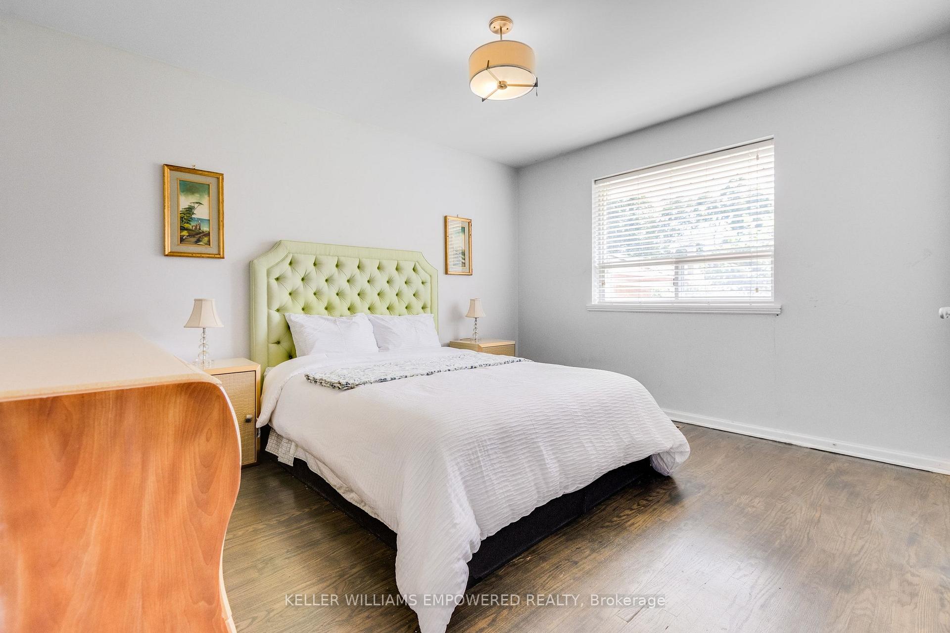 Photo 13 of 39 Checkendon Drive, Etobicoke, Rexdale-Kipling — HOMEH