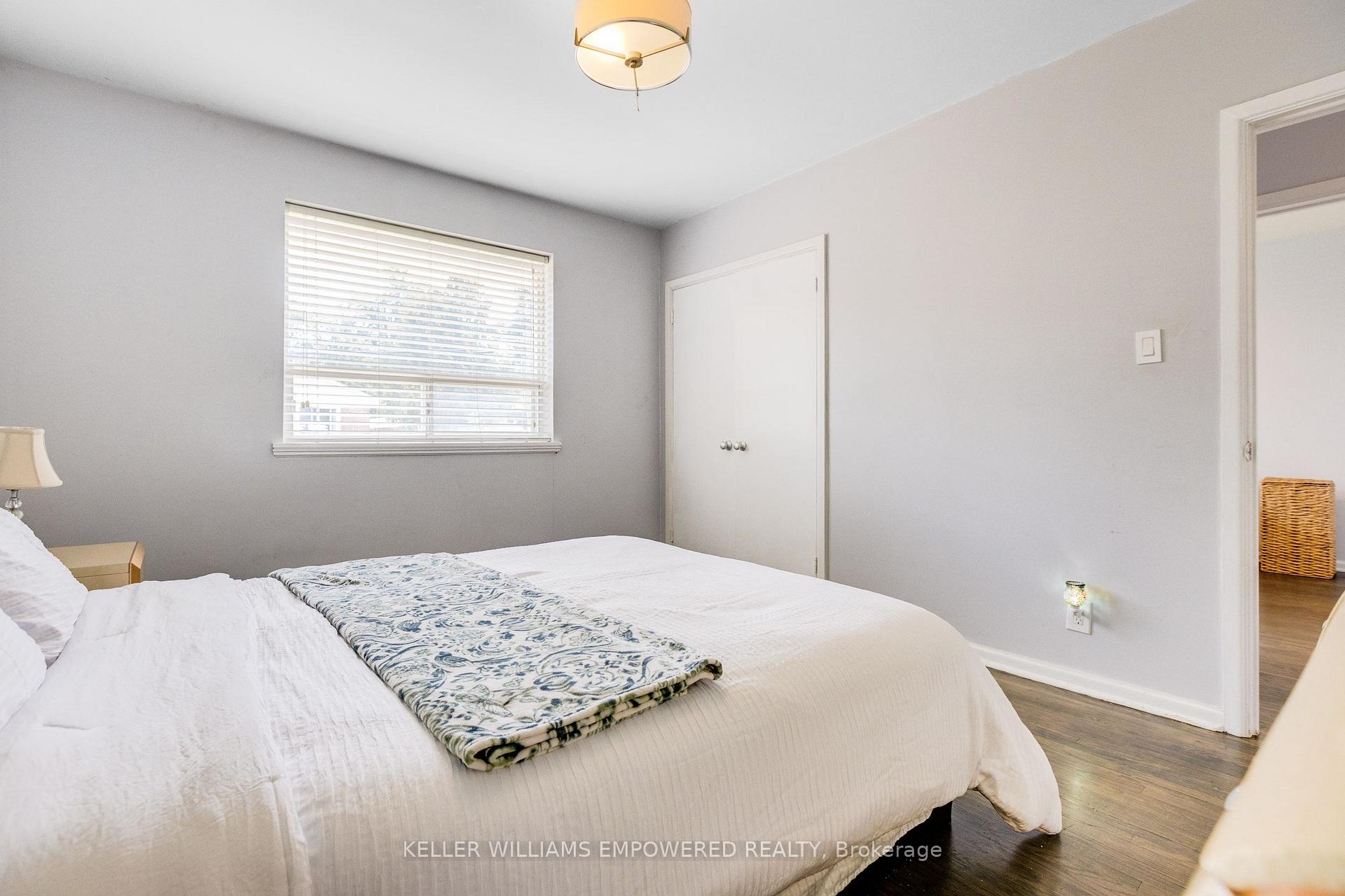 Photo 14 of 39 Checkendon Drive, Etobicoke, Rexdale-Kipling — HOMEH
