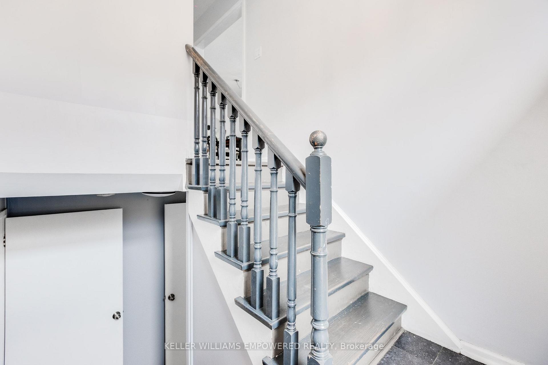 Photo 20 of 39 Checkendon Drive, Etobicoke, Rexdale-Kipling — HOMEH