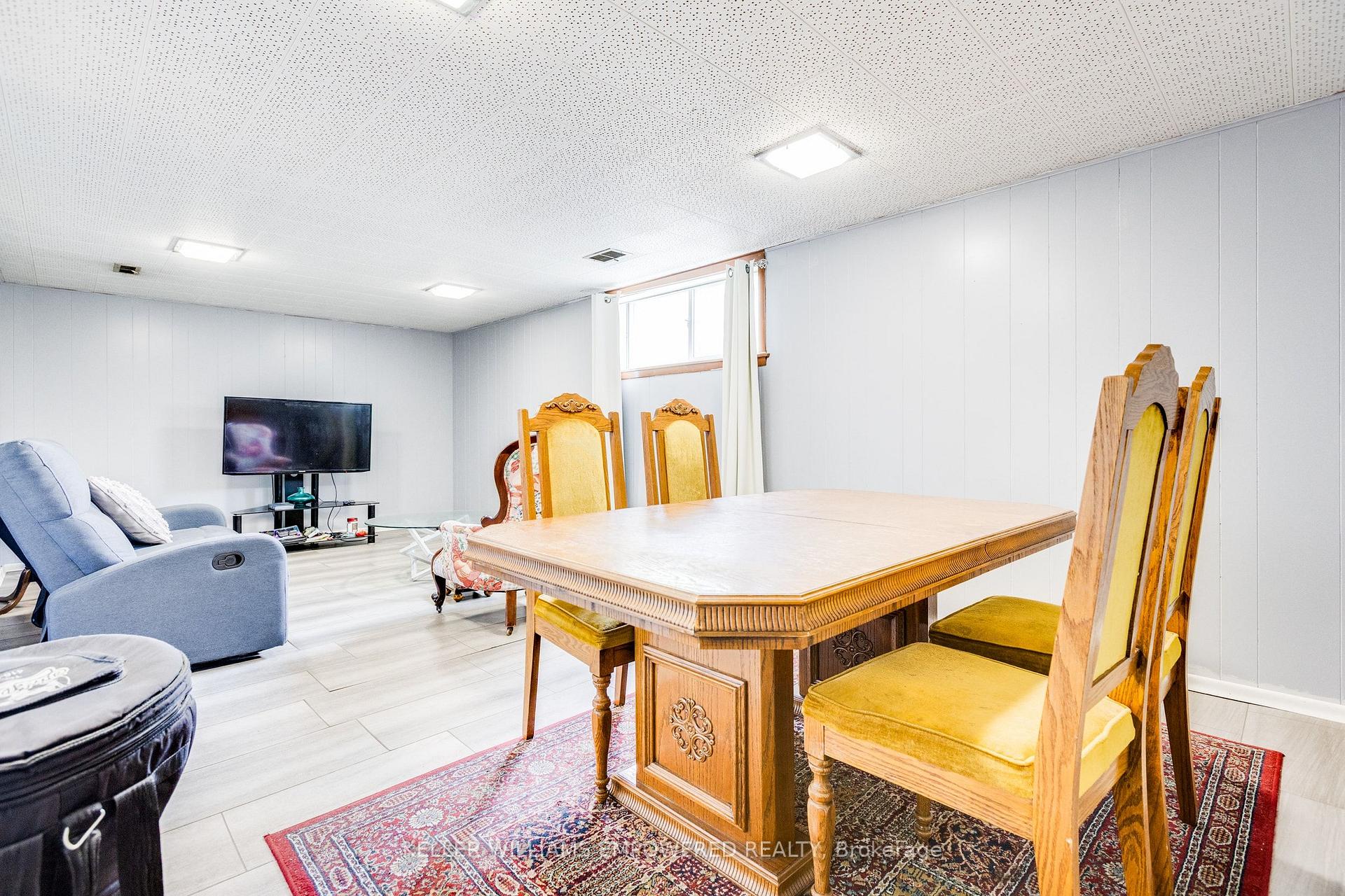 Photo 21 of 39 Checkendon Drive, Etobicoke, Rexdale-Kipling — HOMEH