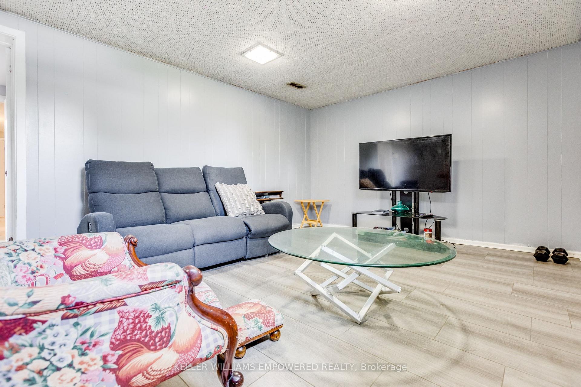 Photo 22 of 39 Checkendon Drive, Etobicoke, Rexdale-Kipling — HOMEH