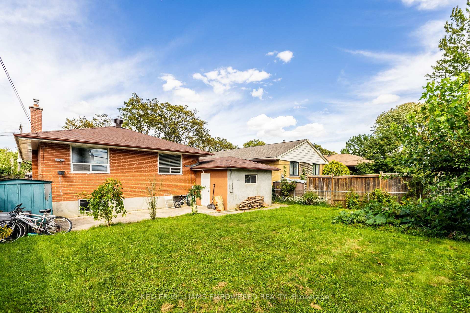 Photo 29 of 39 Checkendon Drive, Etobicoke, Rexdale-Kipling — HOMEH