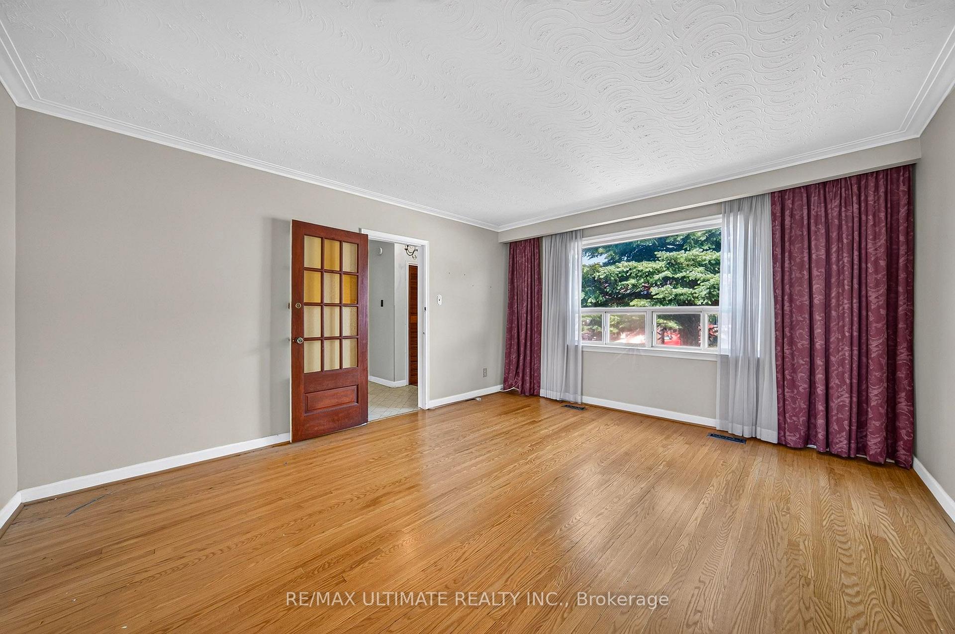 Photo 2 of 239 Eileen Avenue, Toronto, Rockcliffe-Smythe — HOMEH