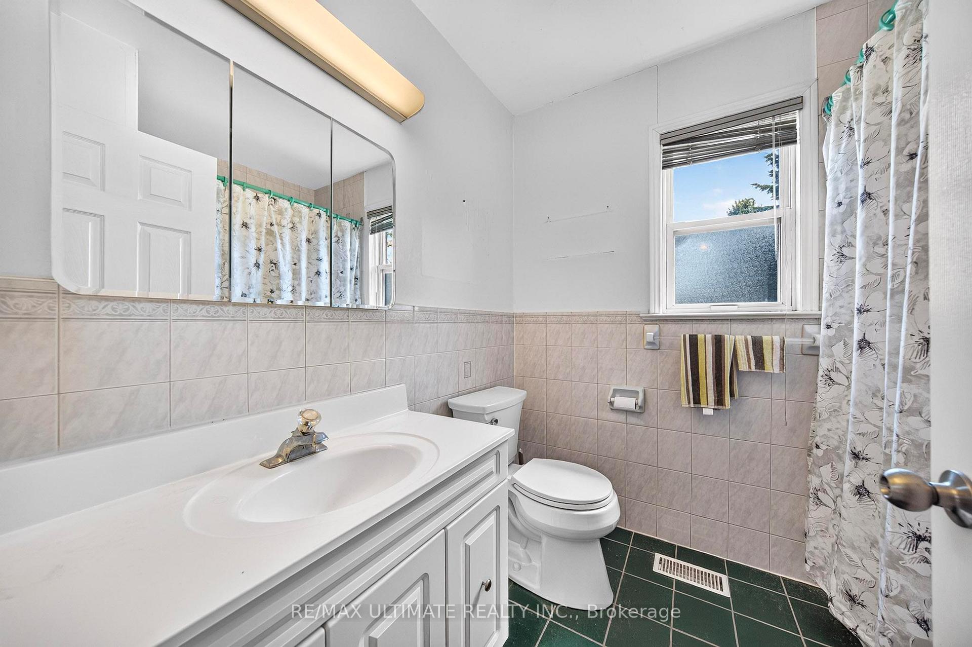 Photo 10 of 239 Eileen Avenue, Toronto, Rockcliffe-Smythe — HOMEH