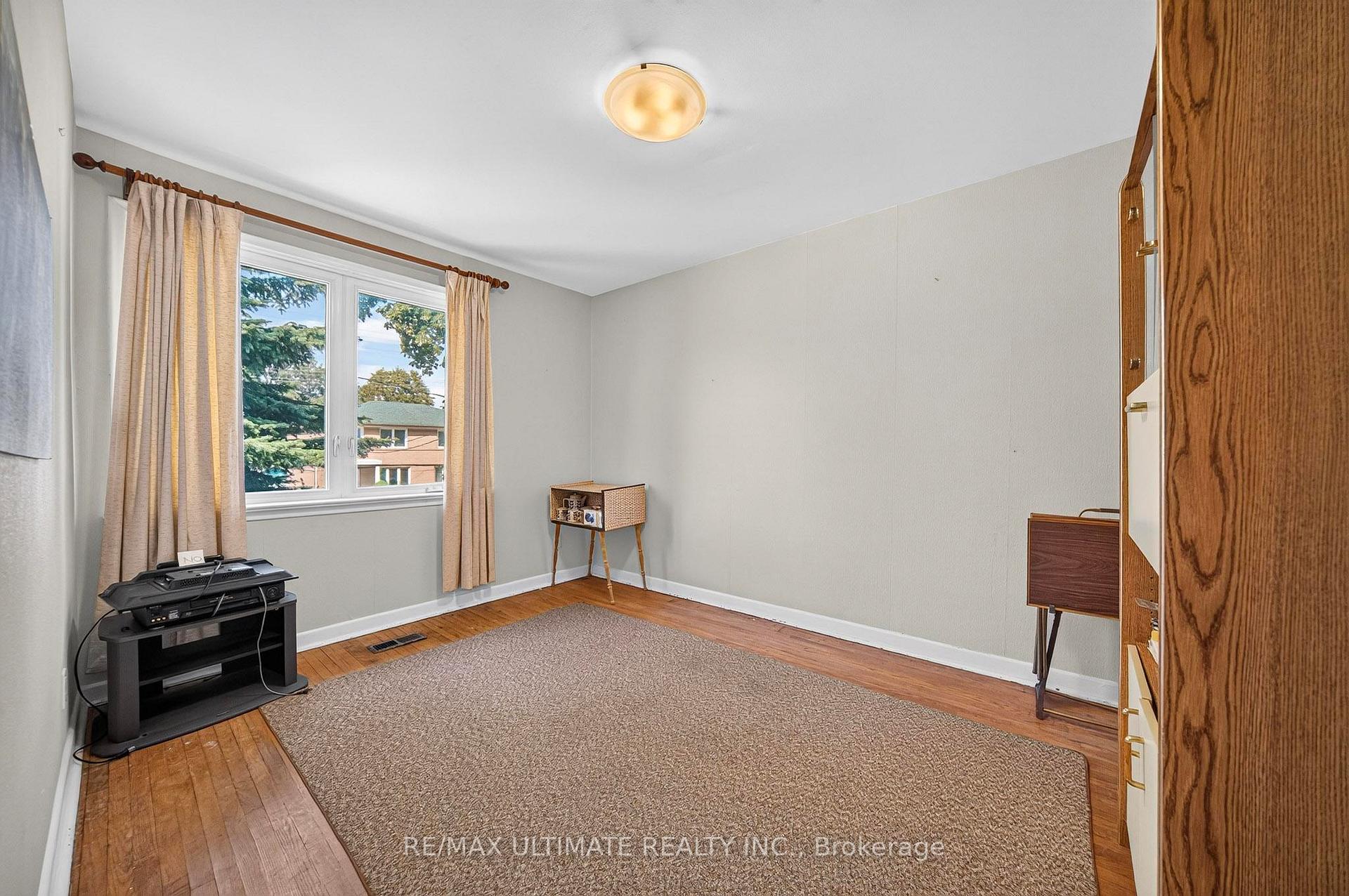 Photo 11 of 239 Eileen Avenue, Toronto, Rockcliffe-Smythe — HOMEH