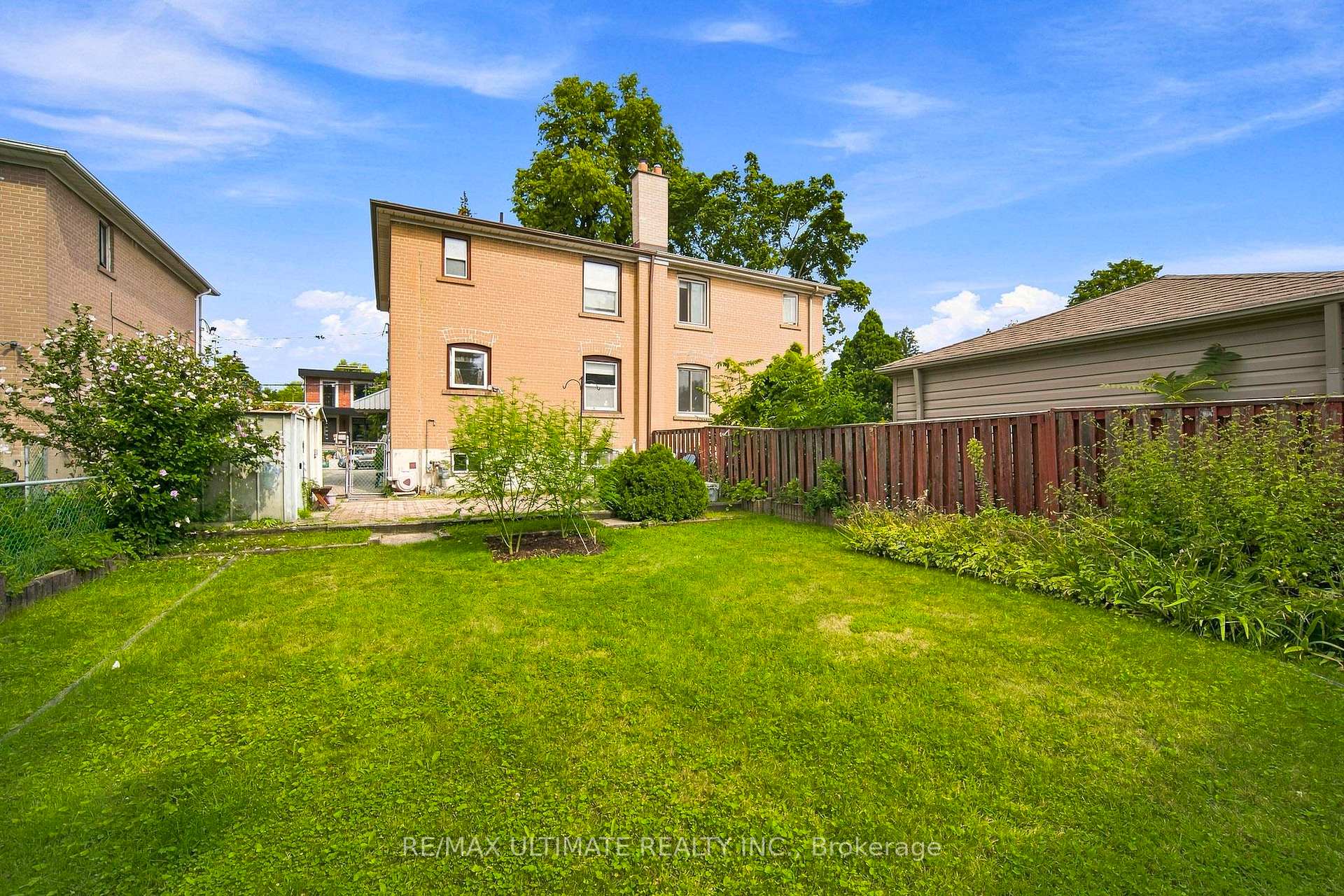 Photo 23 of 239 Eileen Avenue, Toronto, Rockcliffe-Smythe — HOMEH