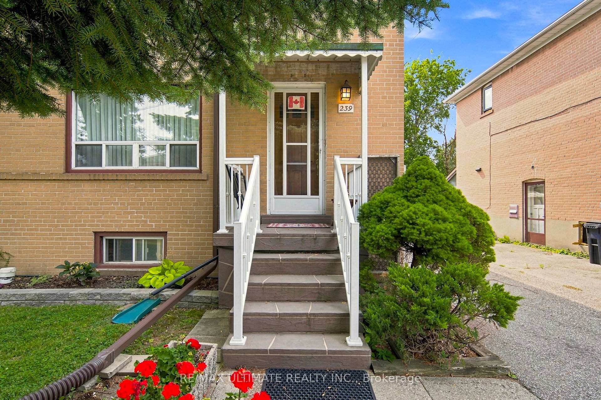 Photo 24 of 239 Eileen Avenue, Toronto, Rockcliffe-Smythe — HOMEH