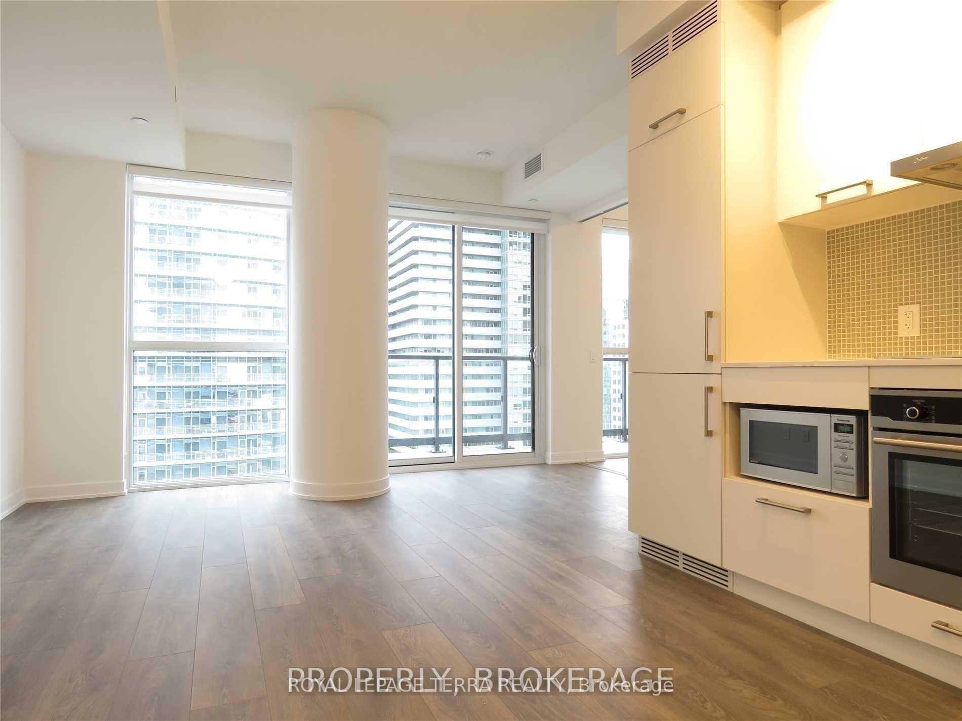 Photo 3 of Unit 4212, 87 Peter Street, Toronto, Waterfront Communities — HOMEH