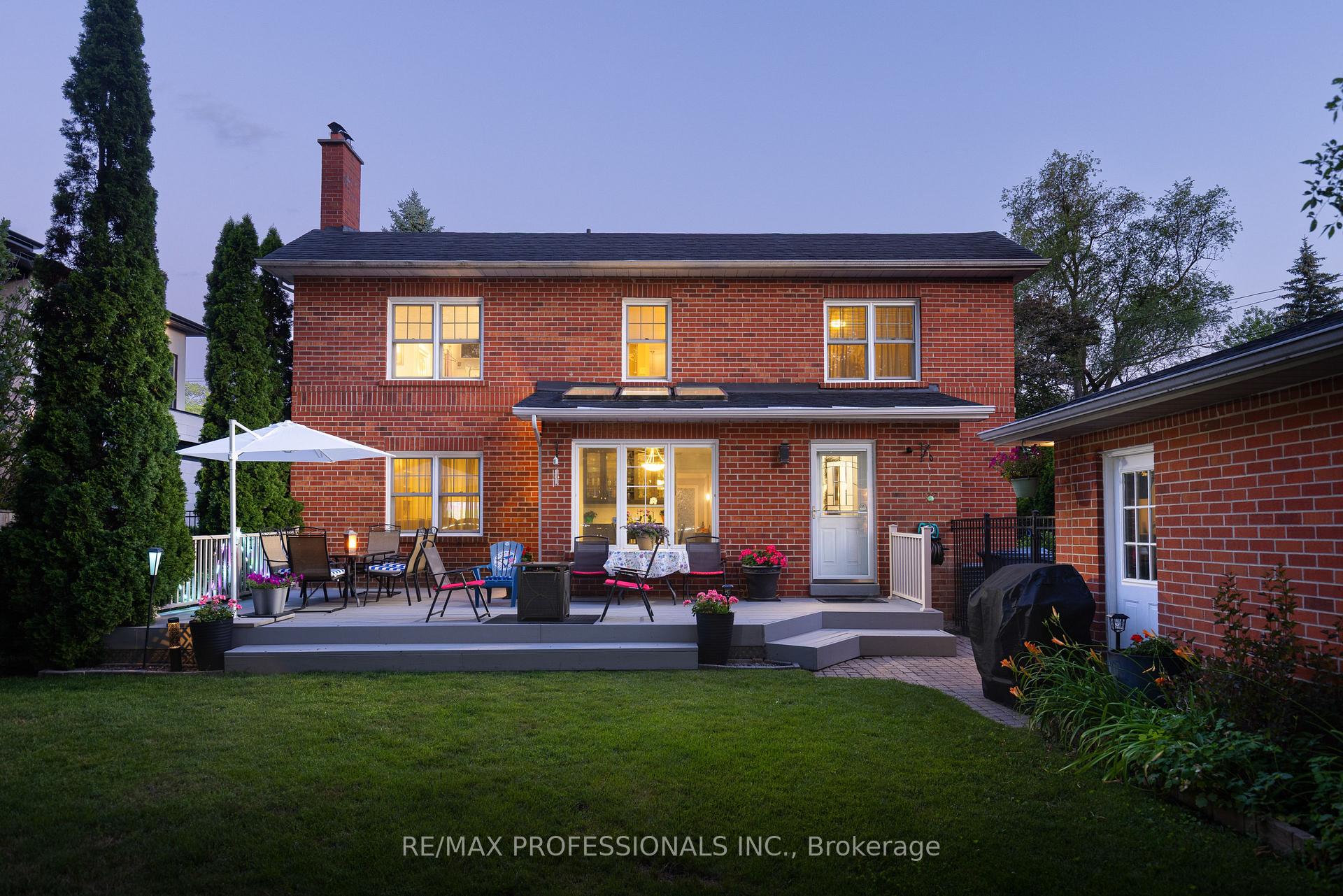 Photo 3 of 106 Rathburn Road, Etobicoke, Princess-Rosethorn — HOMEH