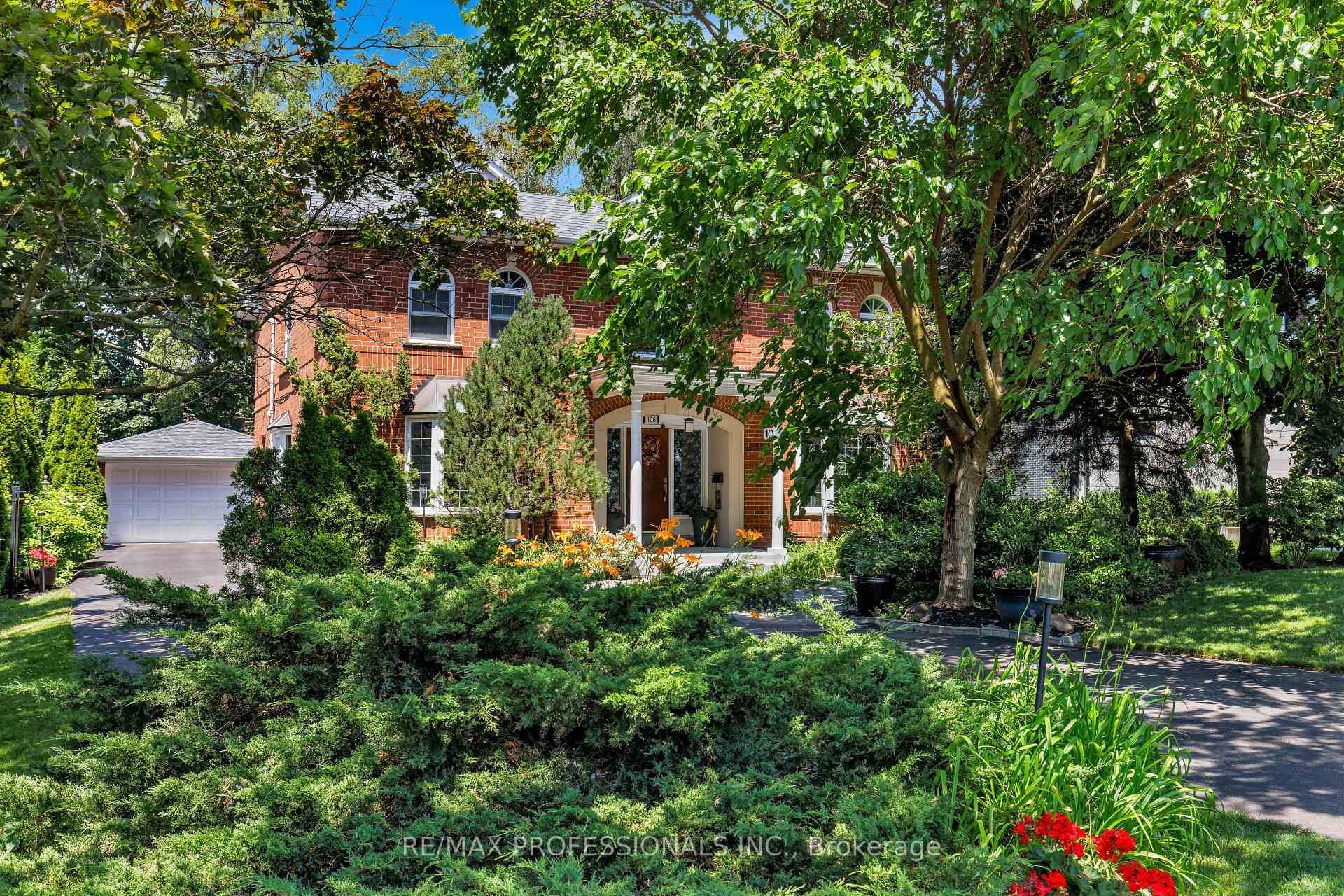 Photo 5 of 106 Rathburn Road, Etobicoke, Princess-Rosethorn — HOMEH