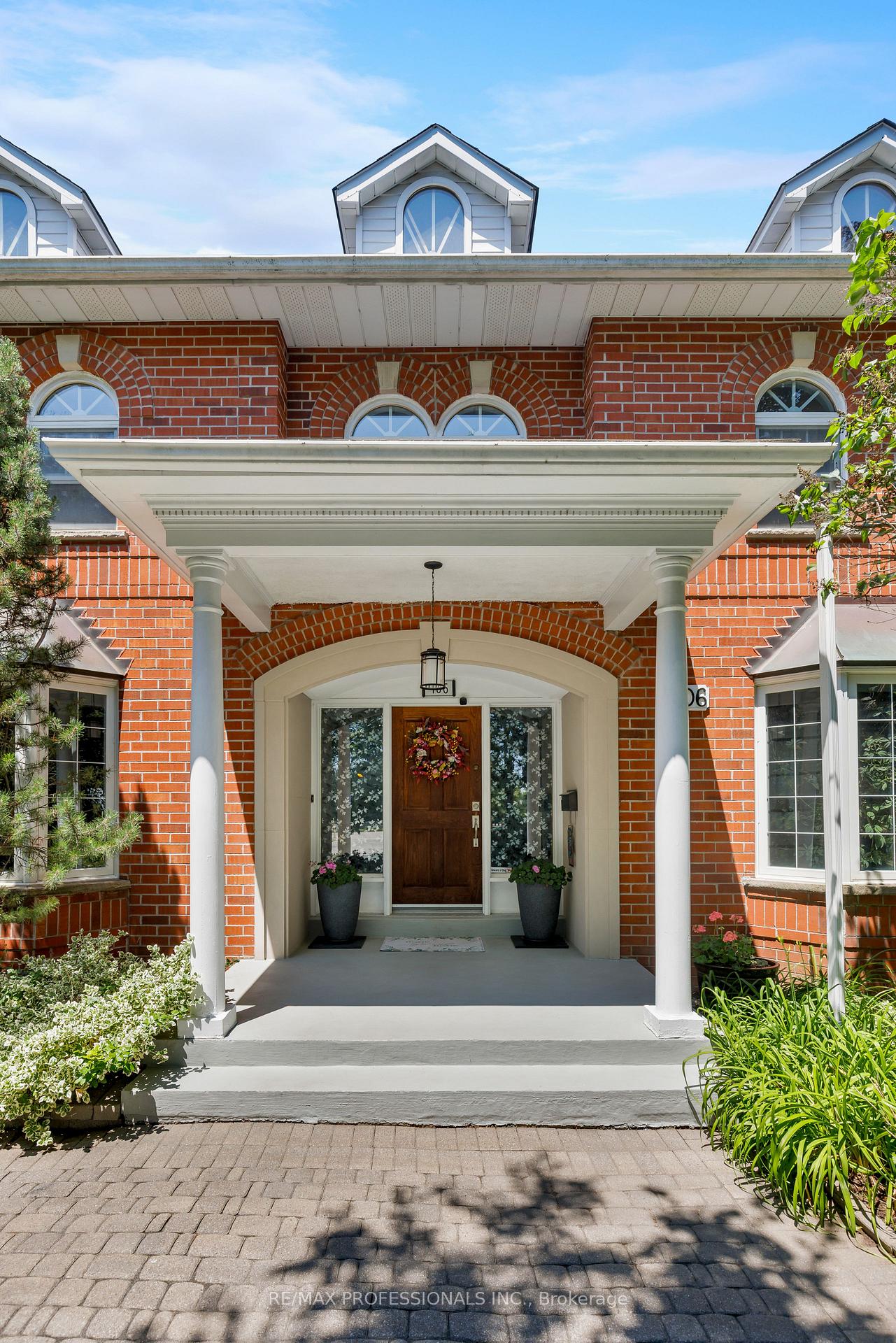 Photo 6 of 106 Rathburn Road, Etobicoke, Princess-Rosethorn — HOMEH