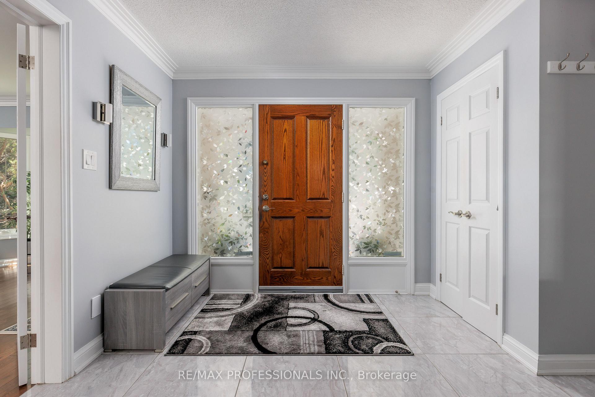 Photo 7 of 106 Rathburn Road, Etobicoke, Princess-Rosethorn — HOMEH