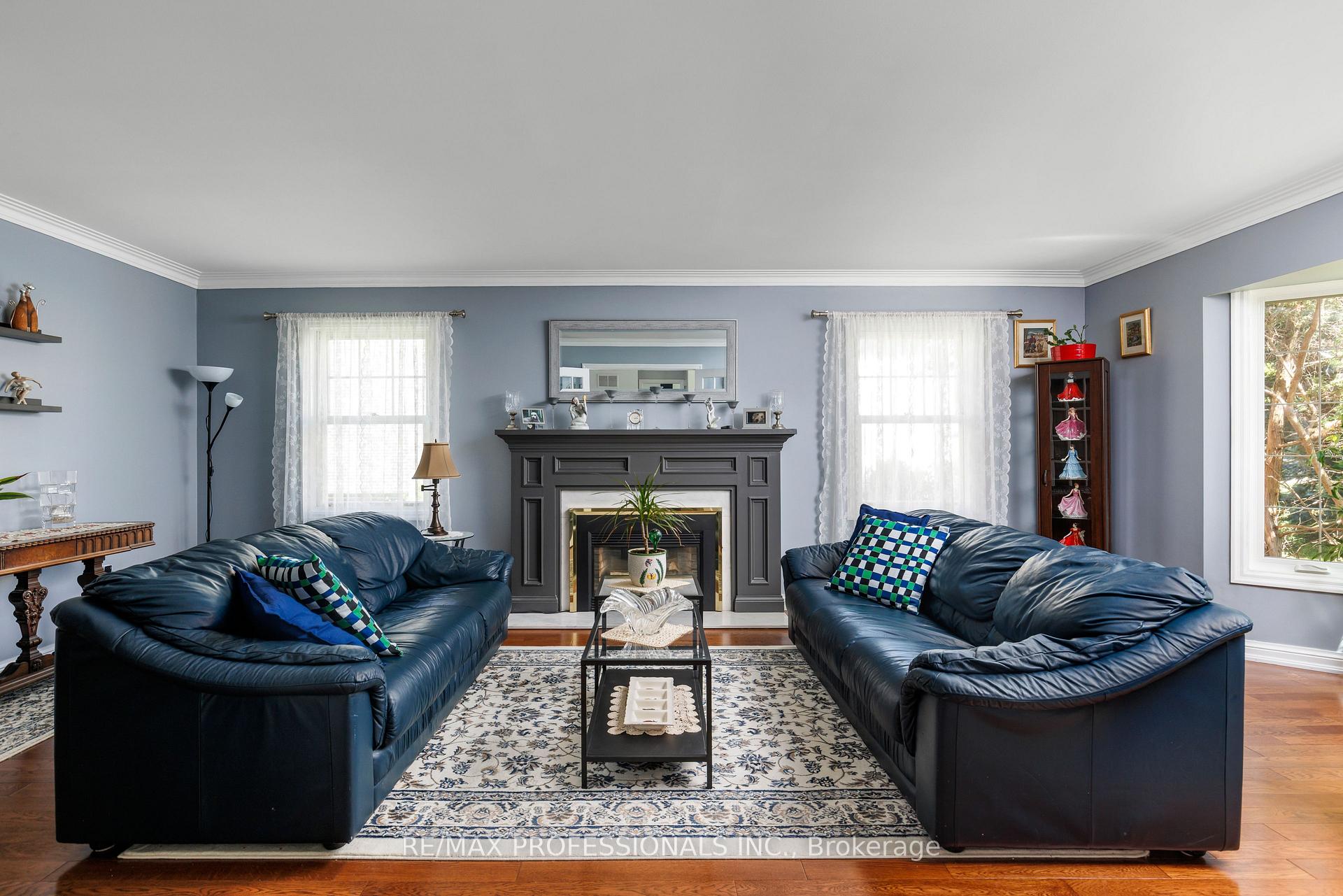 Photo 8 of 106 Rathburn Road, Etobicoke, Princess-Rosethorn — HOMEH