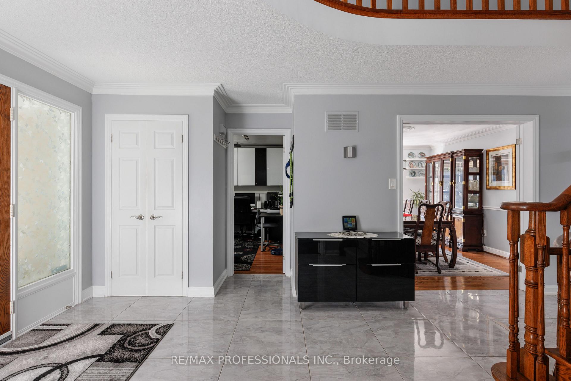 Photo 10 of 106 Rathburn Road, Etobicoke, Princess-Rosethorn — HOMEH