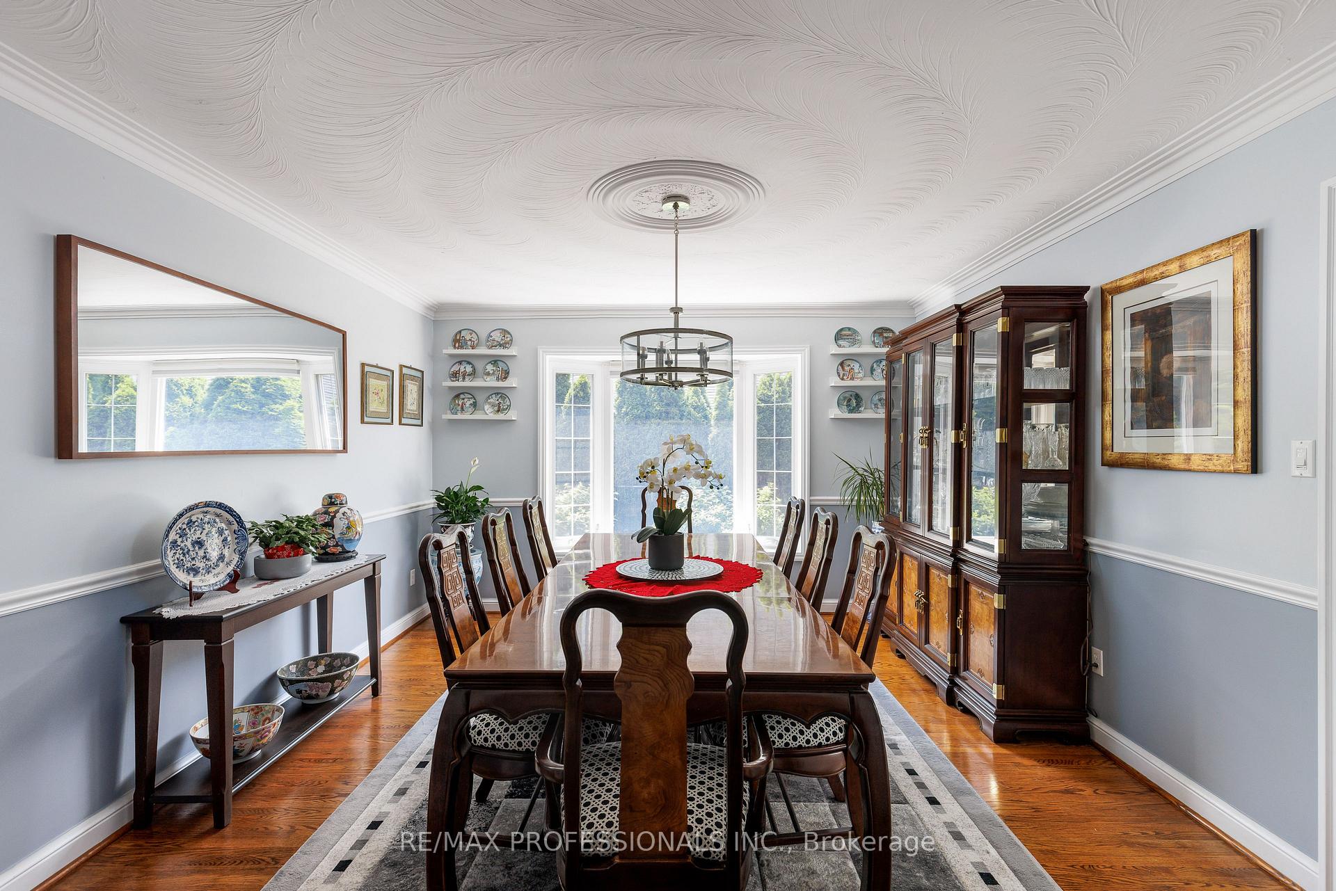 Photo 13 of 106 Rathburn Road, Etobicoke, Princess-Rosethorn — HOMEH