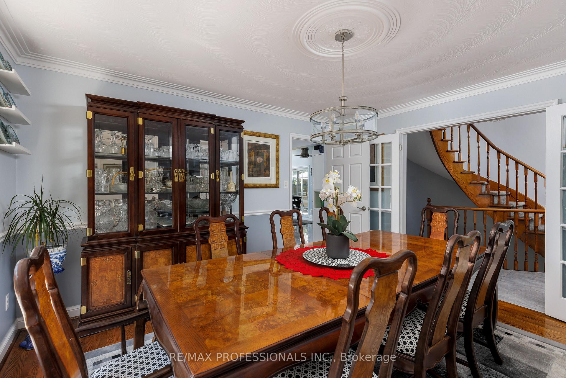 Photo 14 of 106 Rathburn Road, Etobicoke, Princess-Rosethorn — HOMEH
