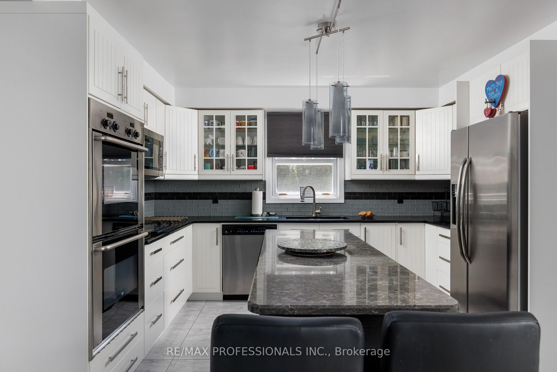 Photo 16 of 106 Rathburn Road, Etobicoke, Princess-Rosethorn — HOMEH