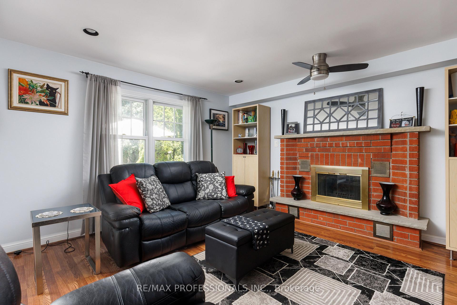 Photo 22 of 106 Rathburn Road, Etobicoke, Princess-Rosethorn — HOMEH