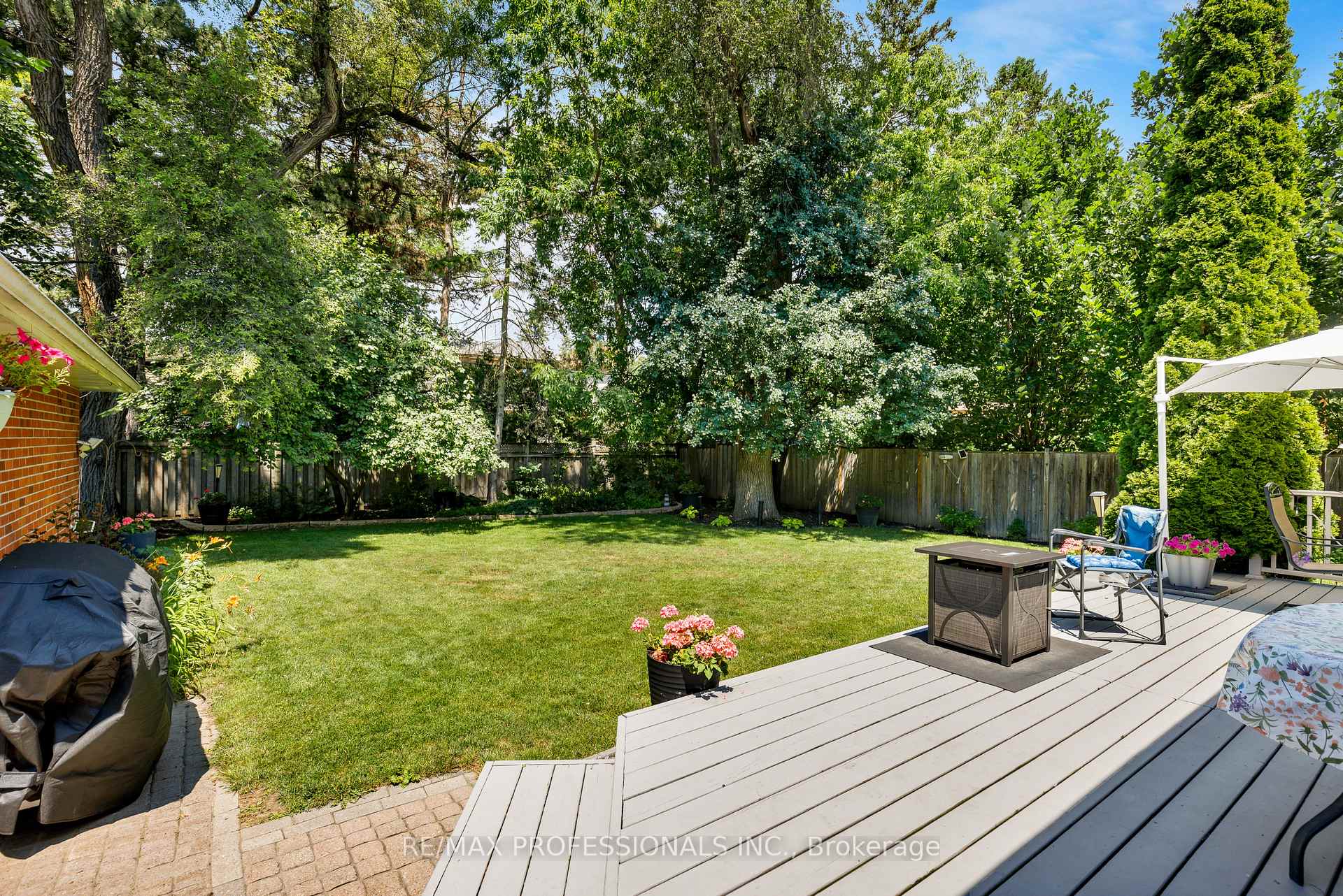 Photo 24 of 106 Rathburn Road, Etobicoke, Princess-Rosethorn — HOMEH
