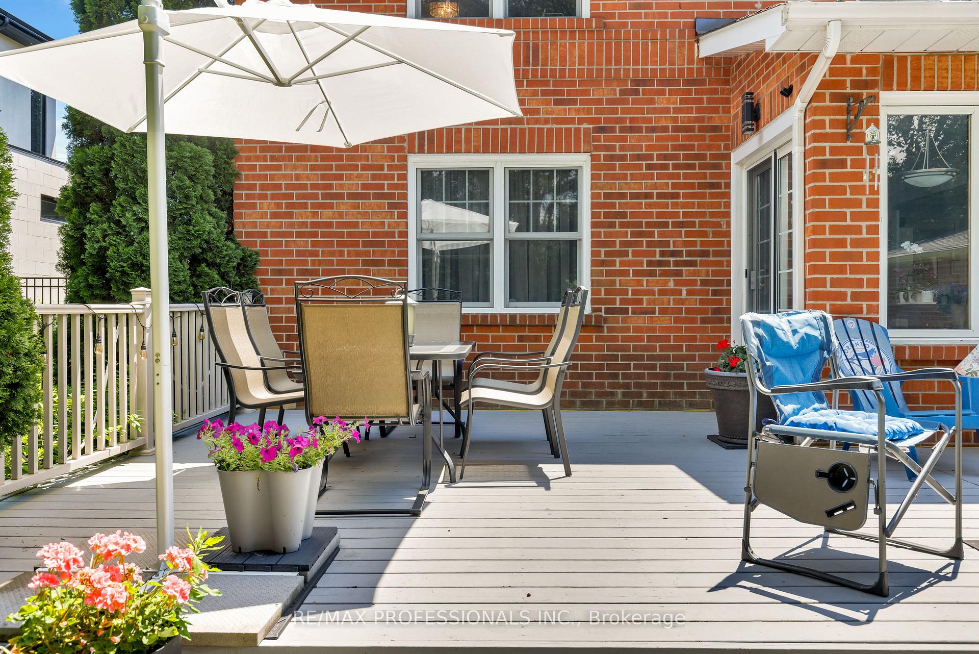 Photo 25 of 106 Rathburn Road, Etobicoke, Princess-Rosethorn — HOMEH
