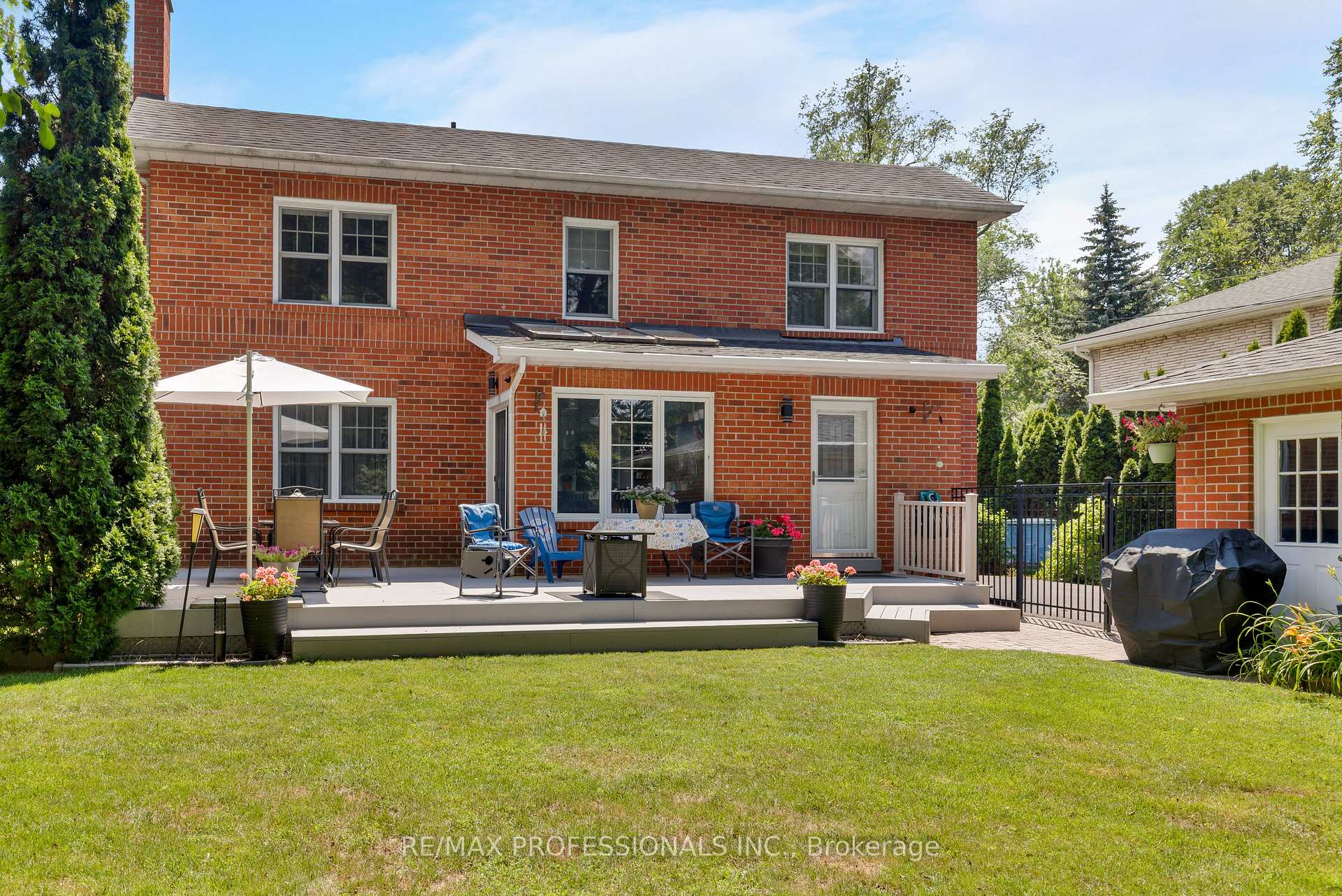 Photo 26 of 106 Rathburn Road, Etobicoke, Princess-Rosethorn — HOMEH