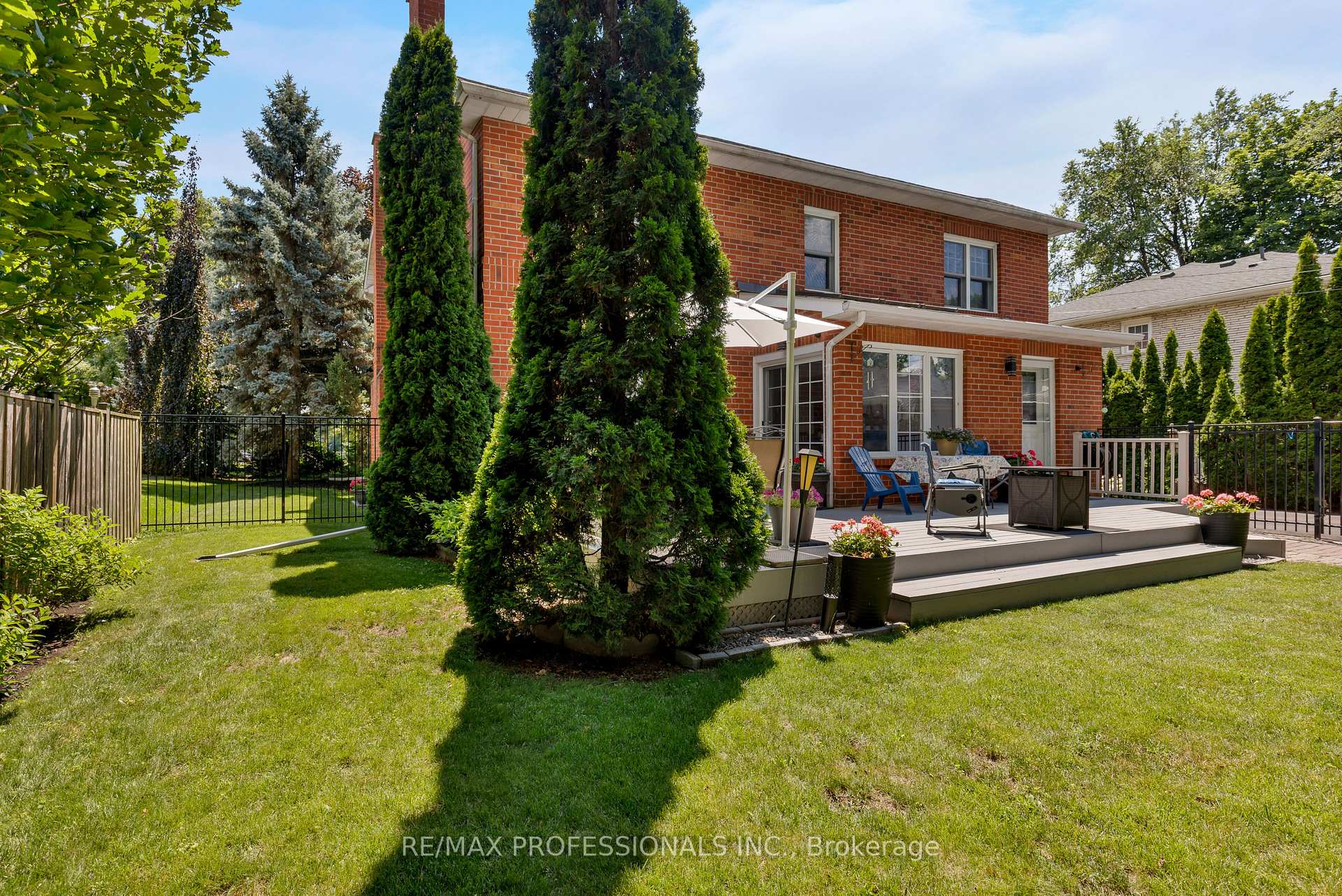 Photo 27 of 106 Rathburn Road, Etobicoke, Princess-Rosethorn — HOMEH