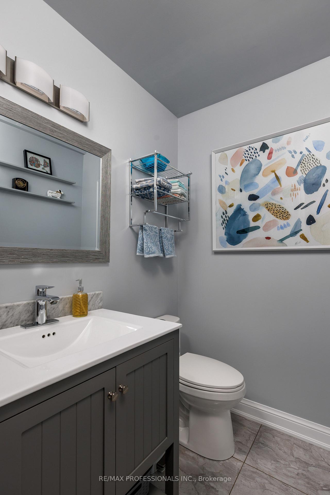 Photo 30 of 106 Rathburn Road, Etobicoke, Princess-Rosethorn — HOMEH