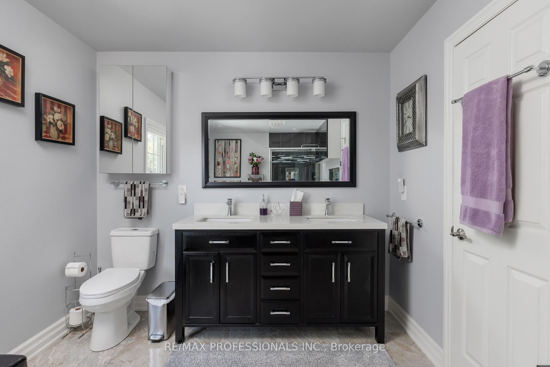 Photo 33 of 106 Rathburn Road, Etobicoke, Princess-Rosethorn — HOMEH