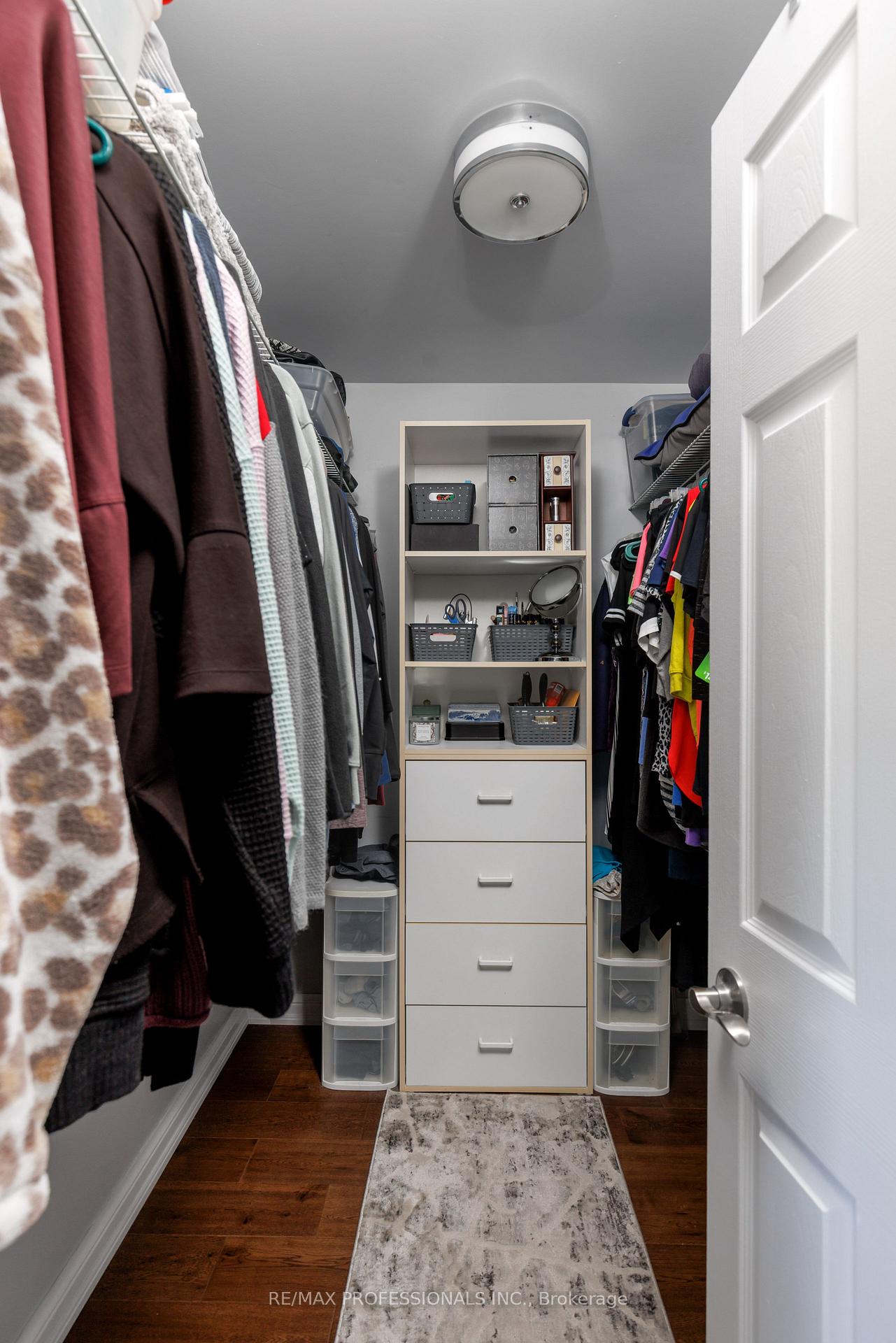 Photo 35 of 106 Rathburn Road, Etobicoke, Princess-Rosethorn — HOMEH