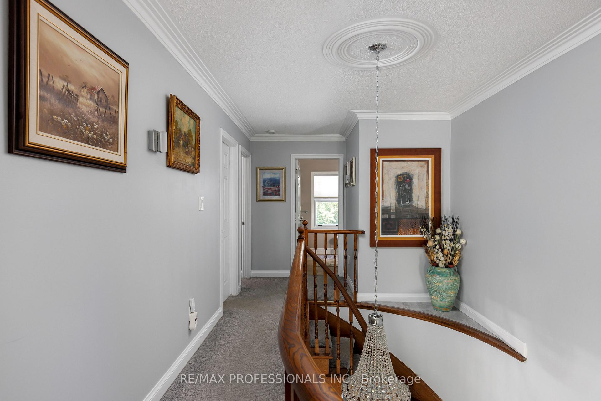 Photo 36 of 106 Rathburn Road, Etobicoke, Princess-Rosethorn — HOMEH
