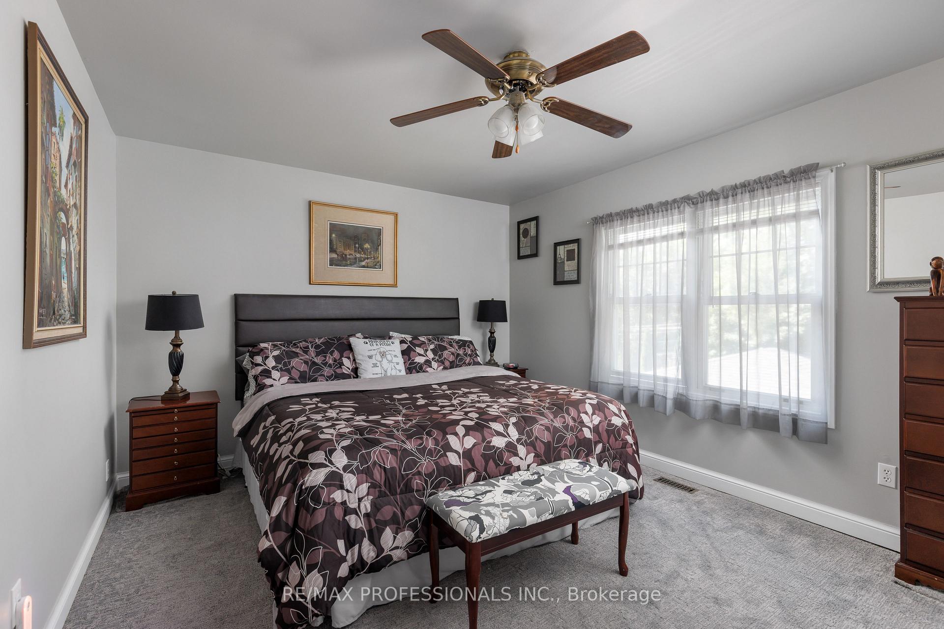 Photo 37 of 106 Rathburn Road, Etobicoke, Princess-Rosethorn — HOMEH