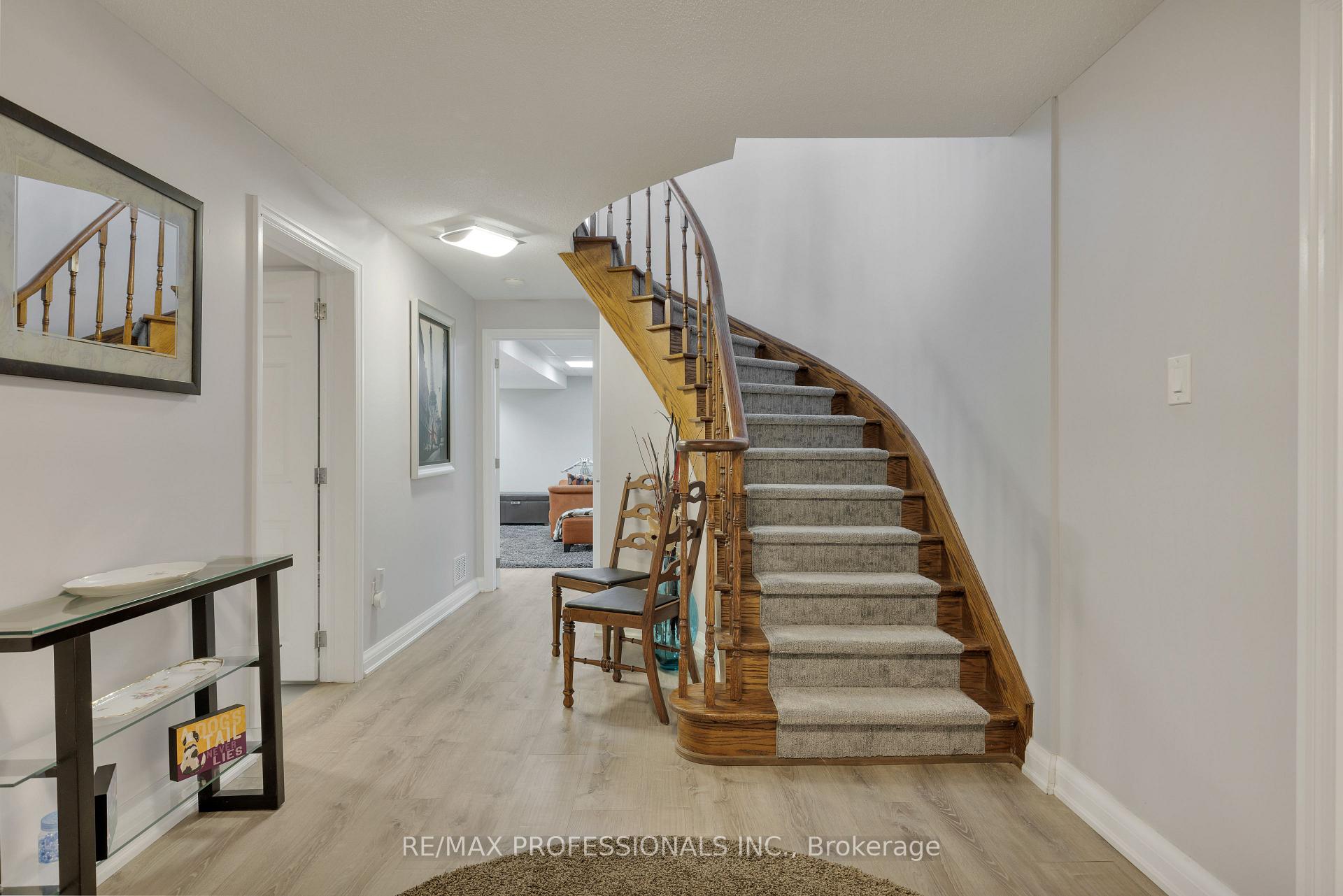 Photo 41 of 106 Rathburn Road, Etobicoke, Princess-Rosethorn — HOMEH