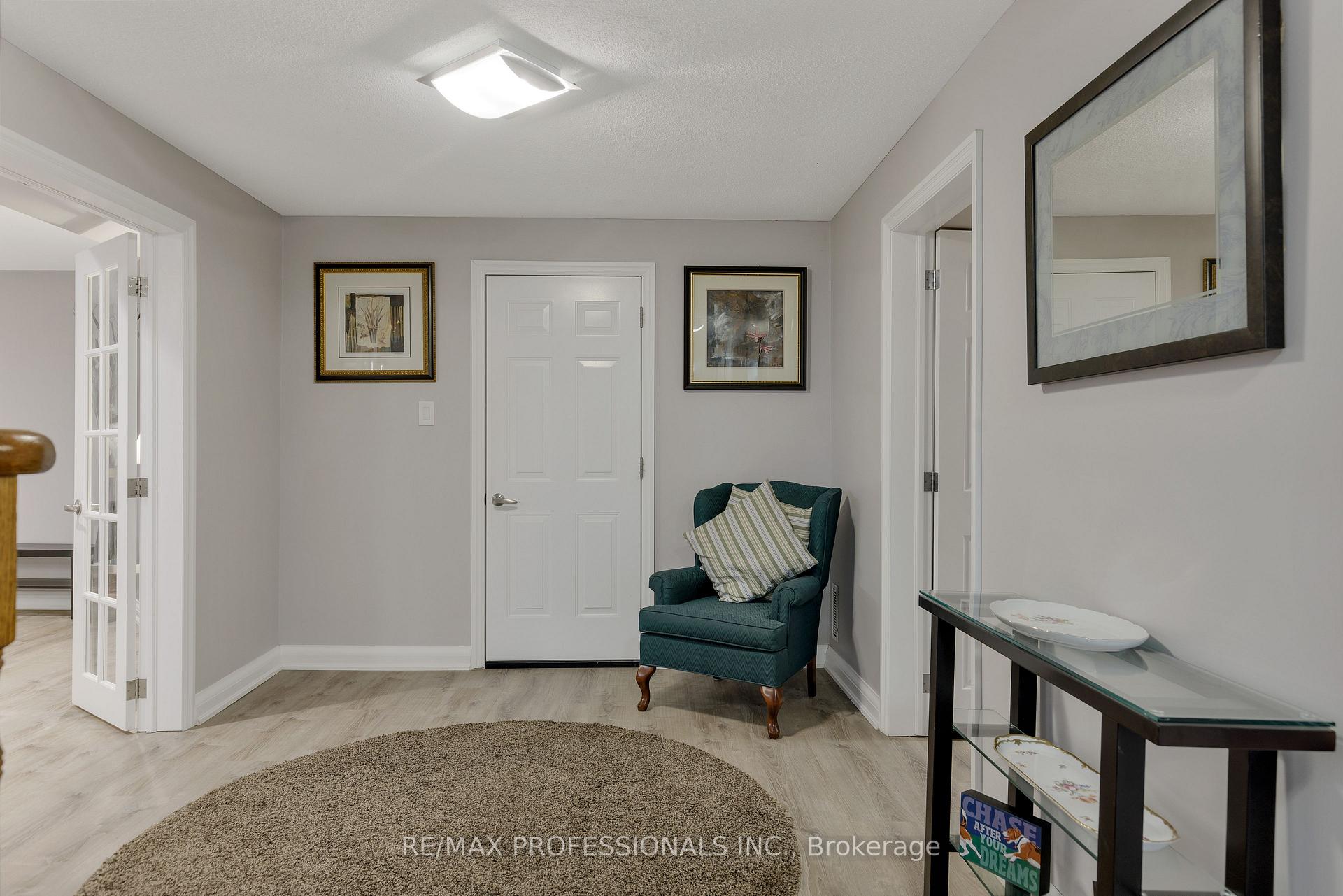 Photo 42 of 106 Rathburn Road, Etobicoke, Princess-Rosethorn — HOMEH
