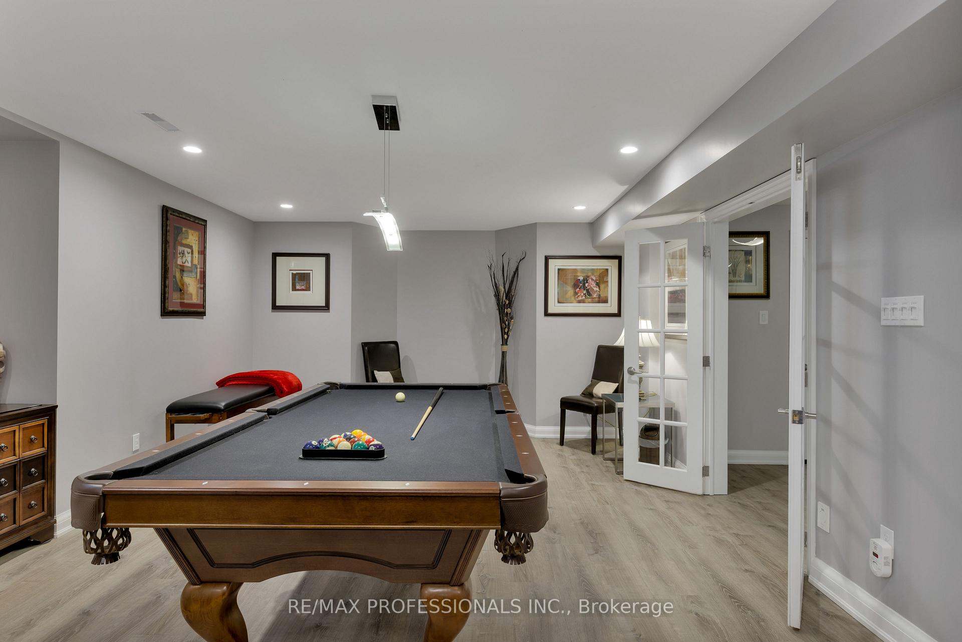 Photo 43 of 106 Rathburn Road, Etobicoke, Princess-Rosethorn — HOMEH