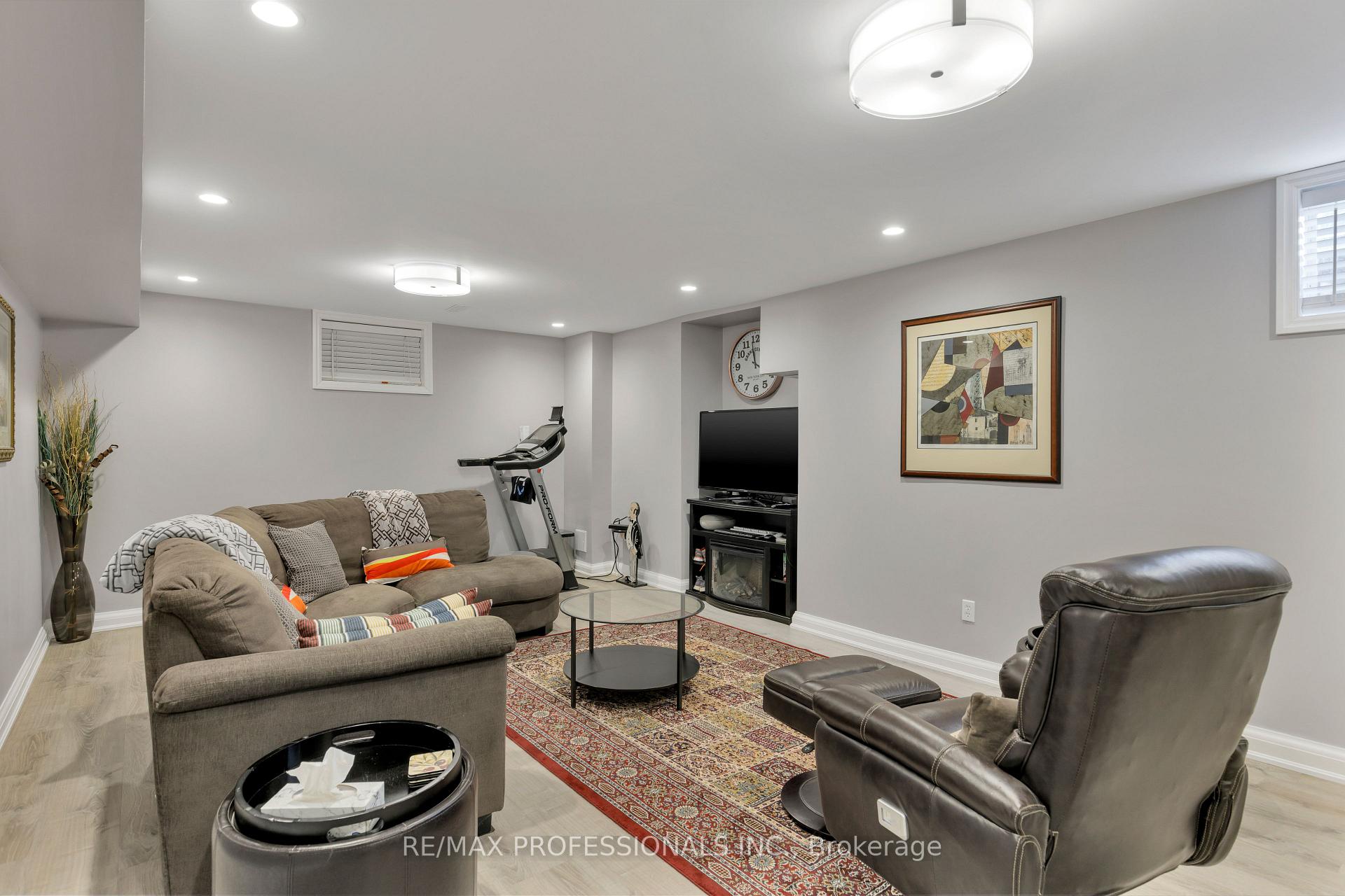 Photo 44 of 106 Rathburn Road, Etobicoke, Princess-Rosethorn — HOMEH