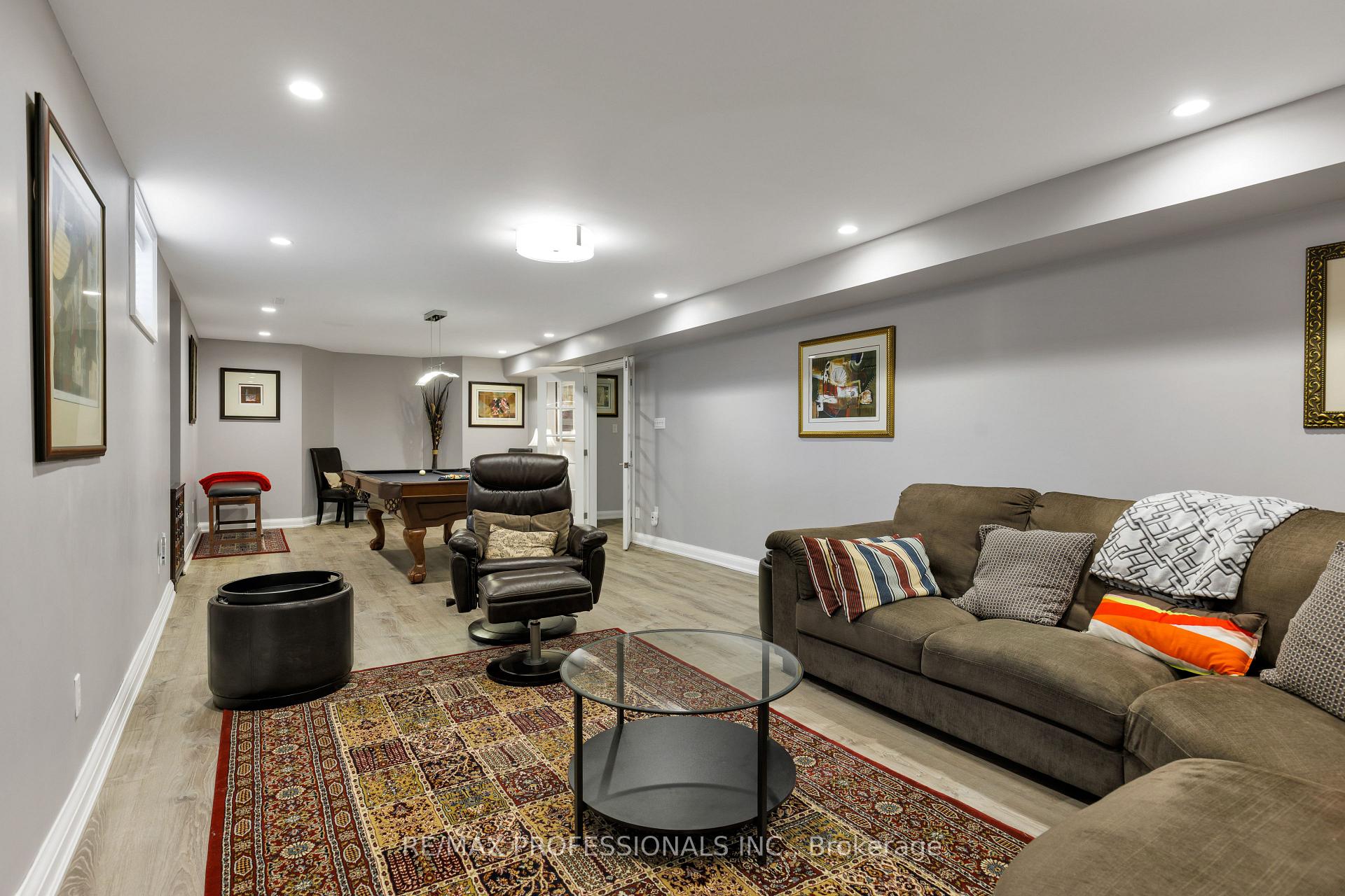 Photo 45 of 106 Rathburn Road, Etobicoke, Princess-Rosethorn — HOMEH