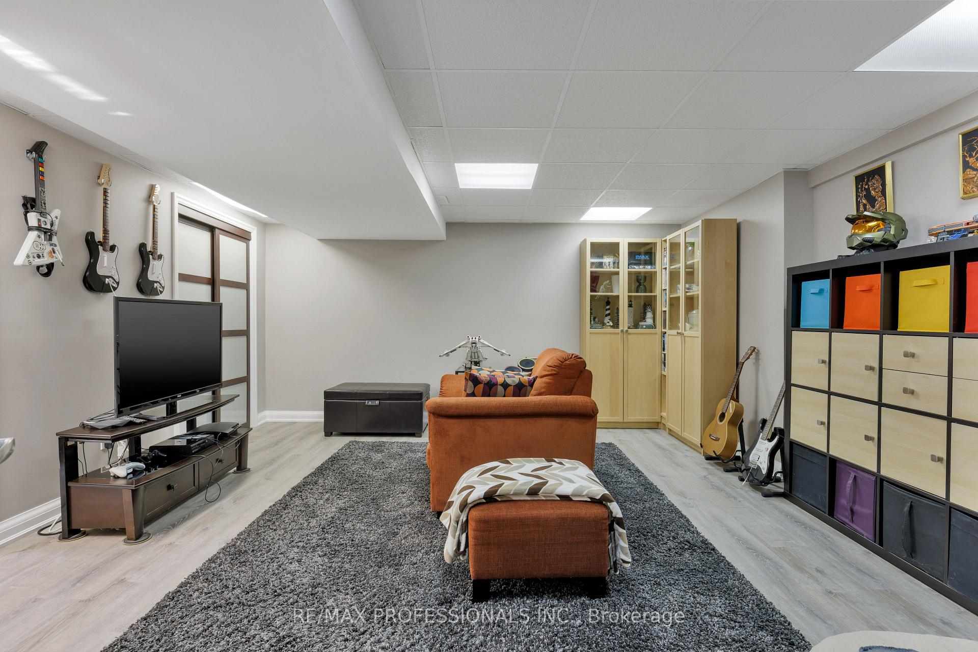 Photo 46 of 106 Rathburn Road, Etobicoke, Princess-Rosethorn — HOMEH