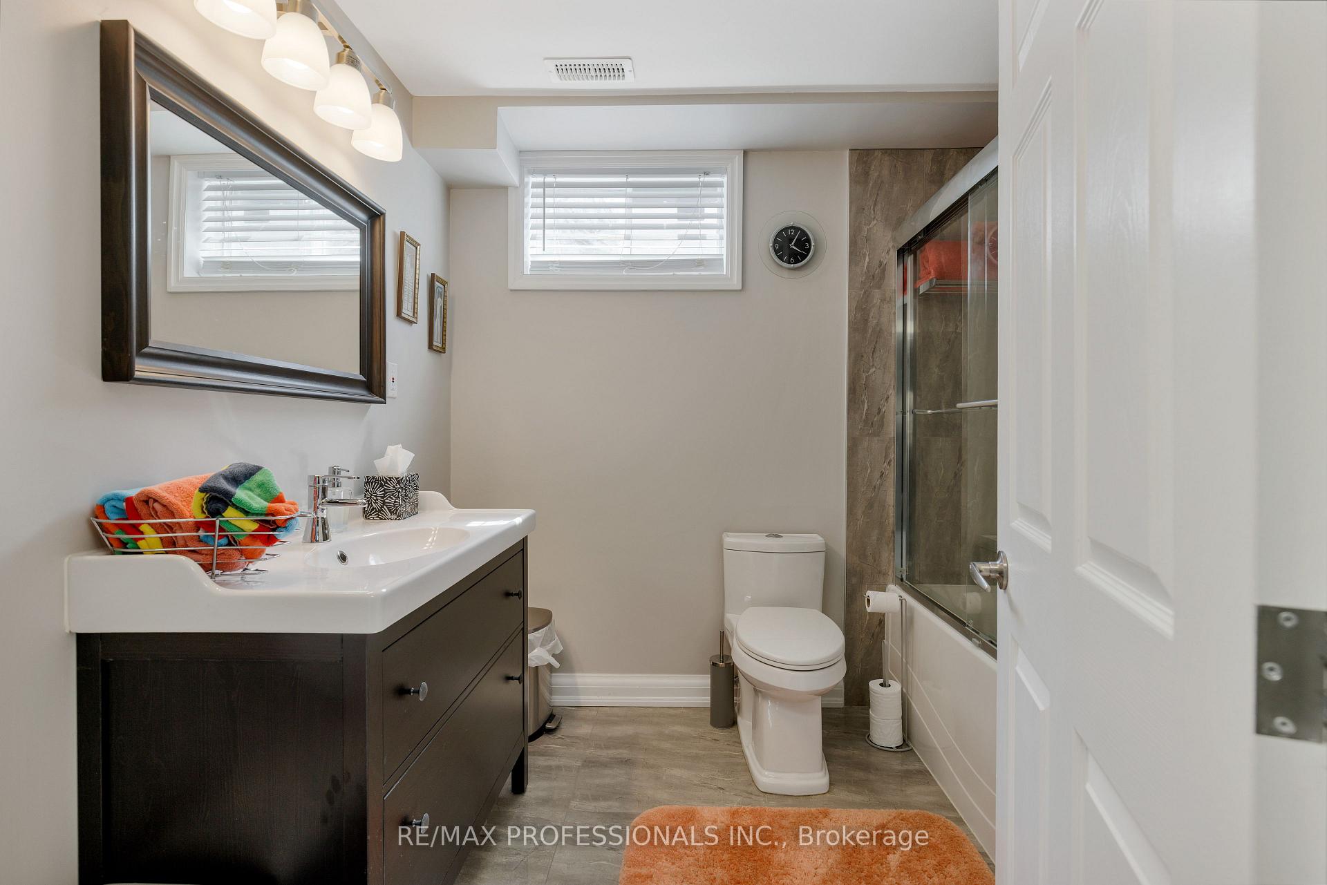 Photo 48 of 106 Rathburn Road, Etobicoke, Princess-Rosethorn — HOMEH