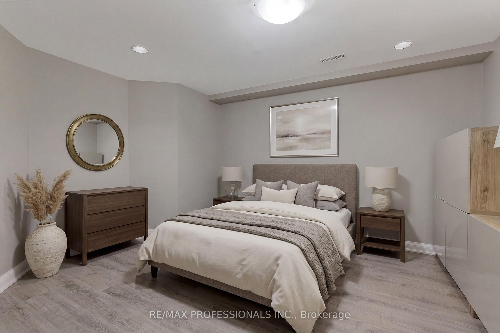 Photo 49 of 106 Rathburn Road, Etobicoke, Princess-Rosethorn — HOMEH