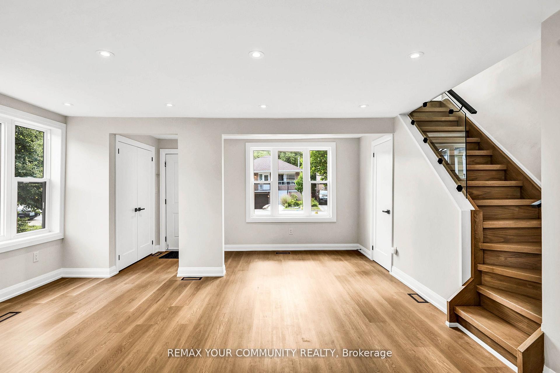 Photo 5 of 137 Clarence Street, Vaughan, West Woodbridge — HOMEH
