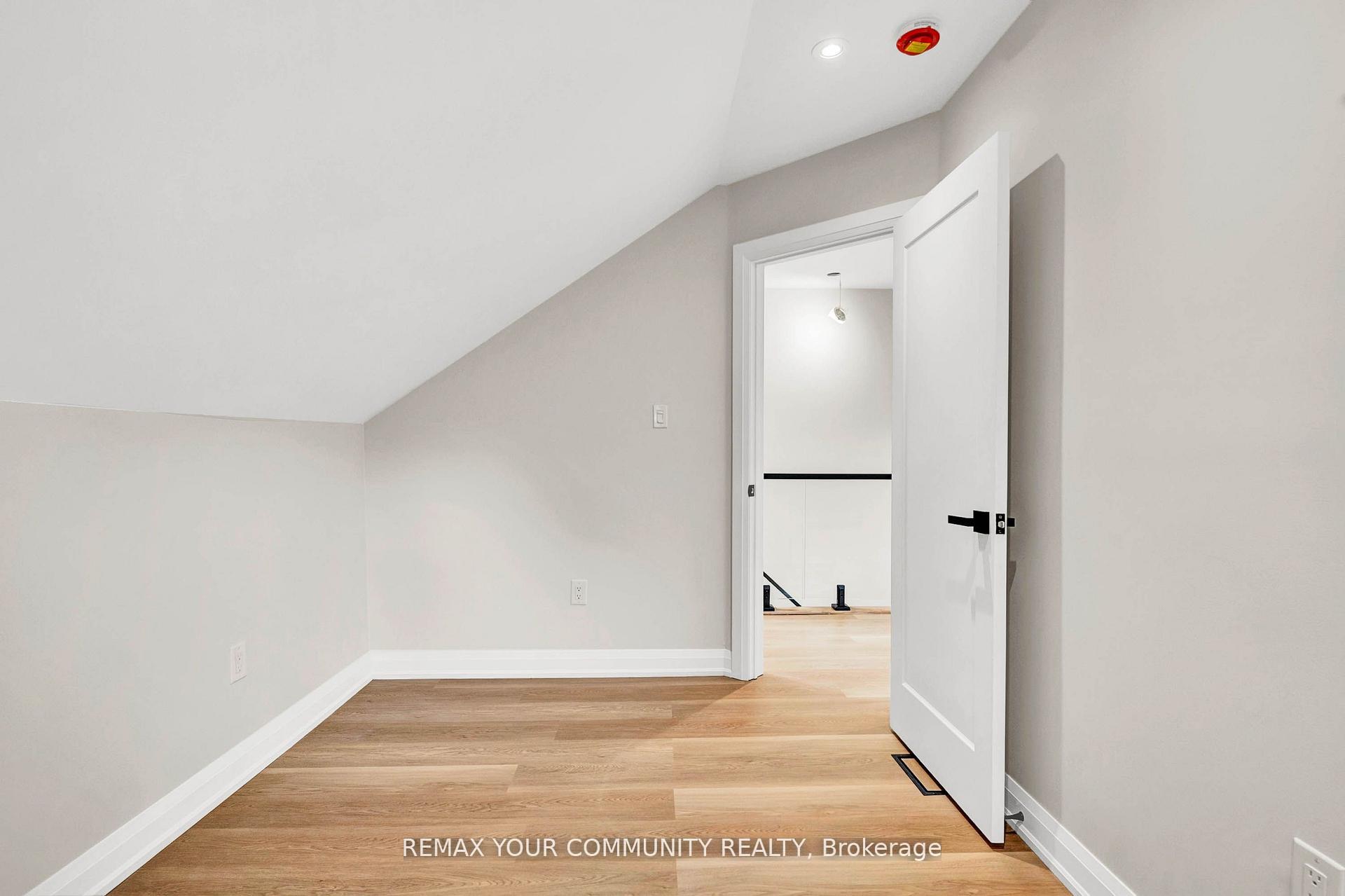 Photo 23 of 137 Clarence Street, Vaughan, West Woodbridge — HOMEH