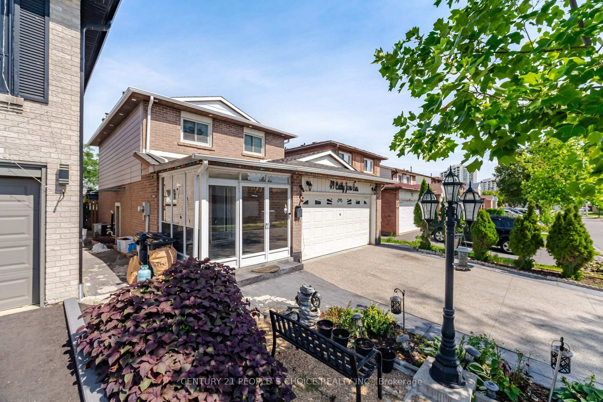 Photo 4 of 49 Cathy Jean Crescent, Etobicoke, Mount Olive-Silverstone-Jamestown — HOMEH